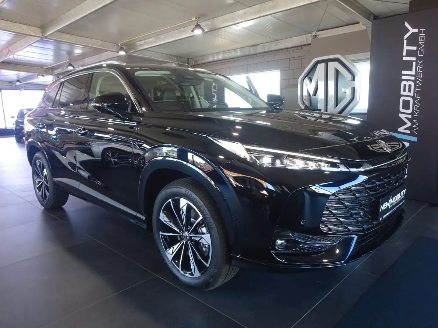 MG HS Hybrid + Luxury  MY 25 Schwarz - 1