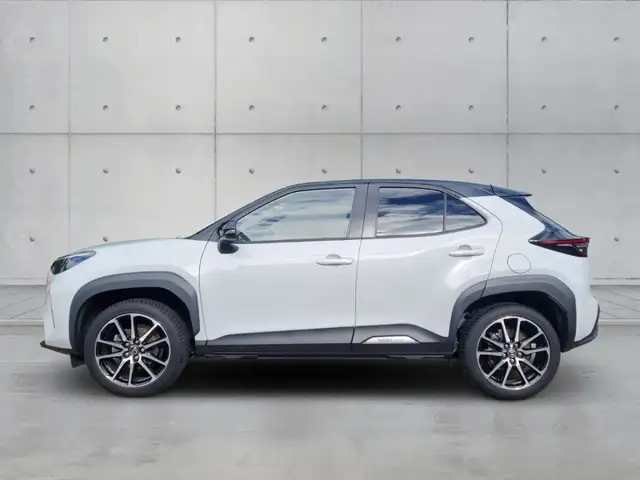 Toyota Yaris Cross view 3