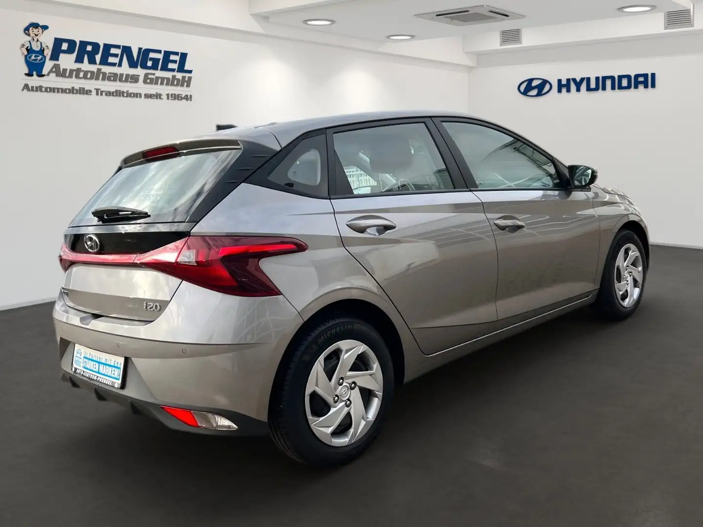 Hyundai i20 1.2 Select DAB TEMPOMAT SITZHEIZUNG KLIMA Beige - 2