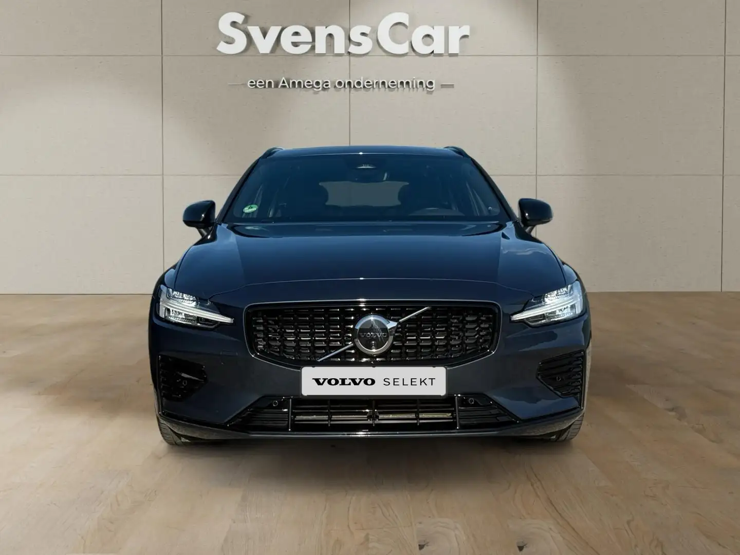 Volvo V60 2.0 T6 Plug-in hybrid AWD Plus Dark | Trekhaak | P Blauw - 2