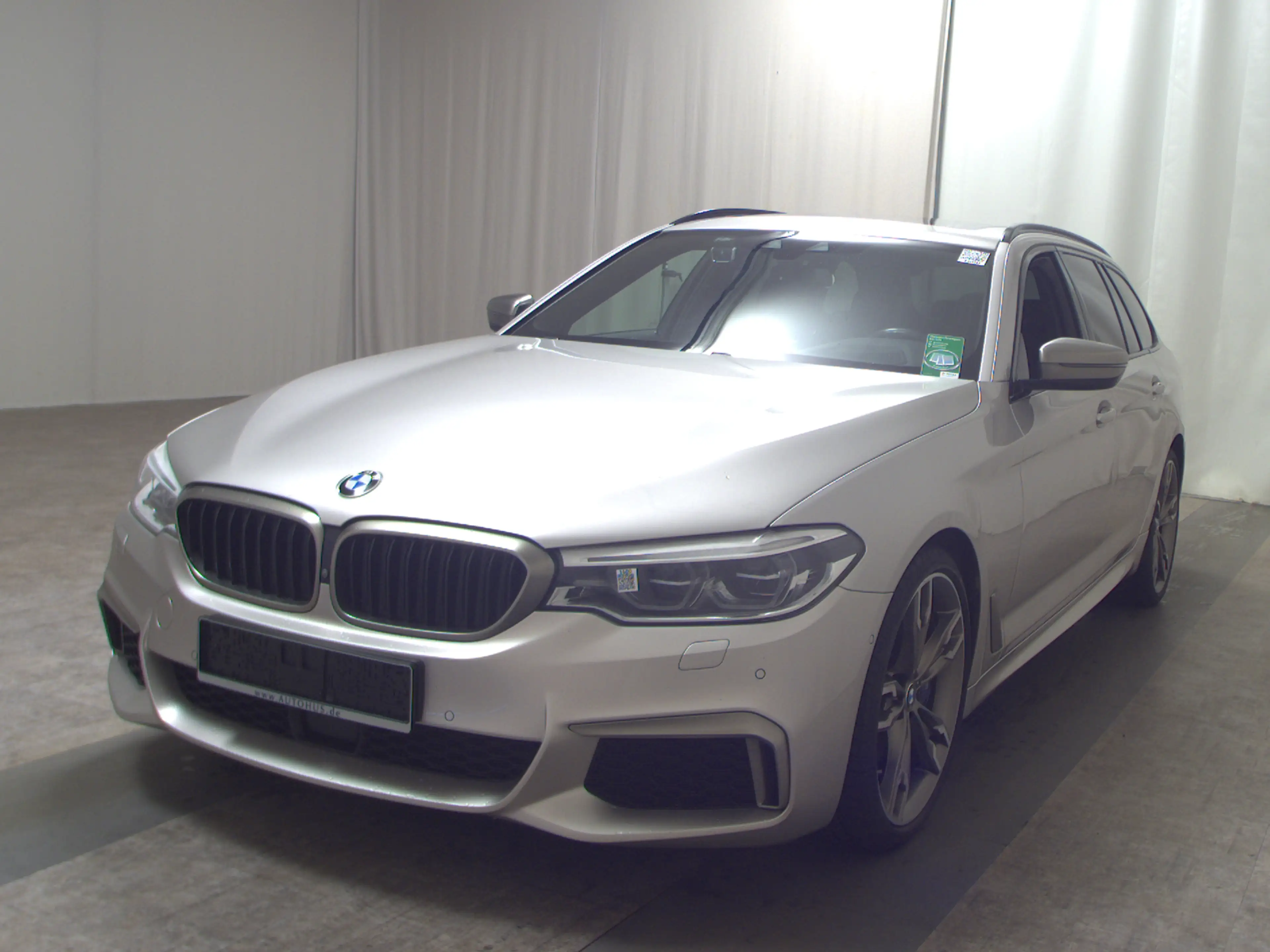 BMW M550 Touring xDr Navi LED Leder HuD Bowers Pano — photo 2