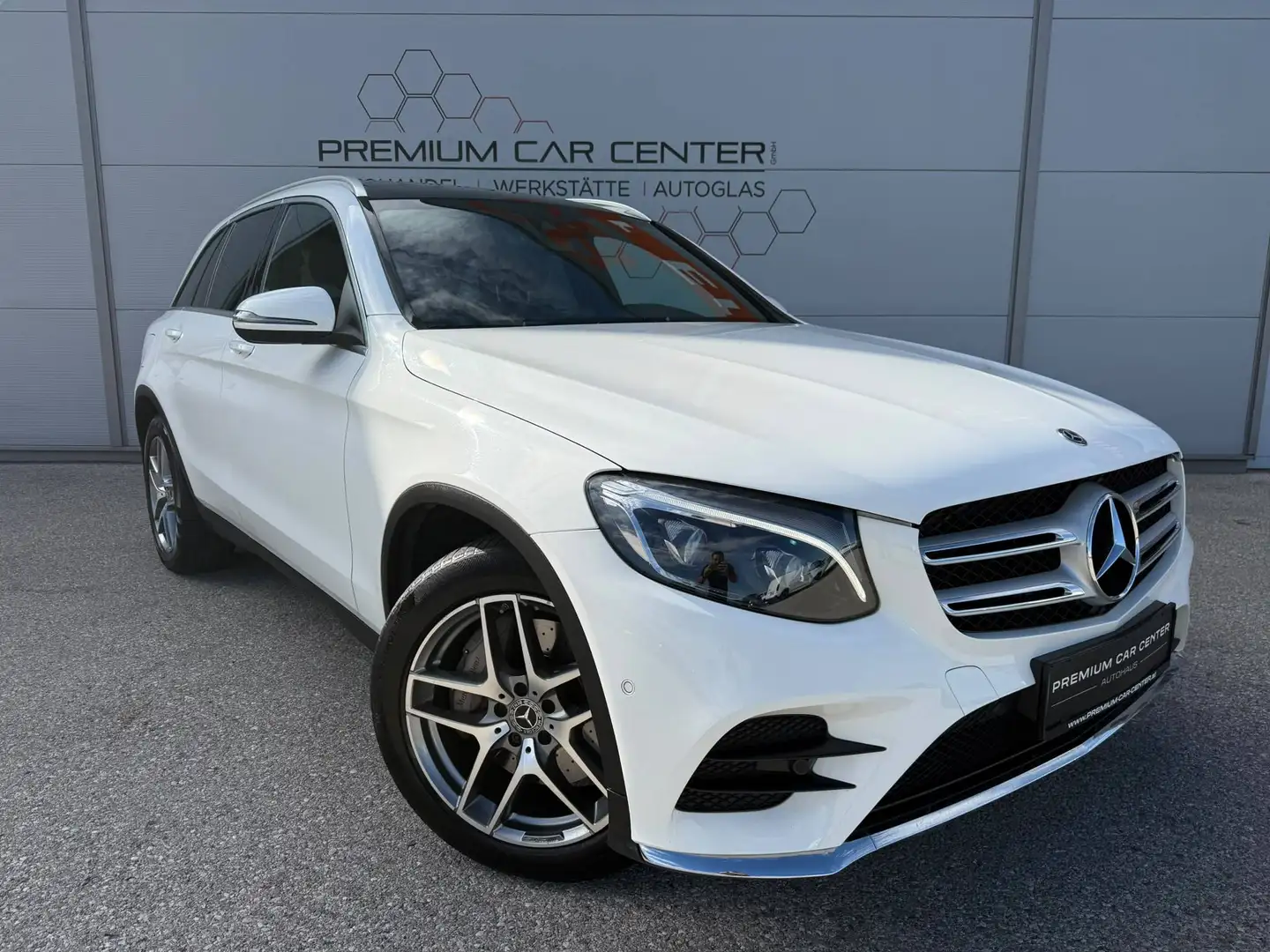 Mercedes-Benz GLC 220 GLC 220 d 4Matic AMG-Line LED / LEDER / BURMESTER SOUND / PANO-DACH / STANDHZG. / SITZHZG. Weiß - 1