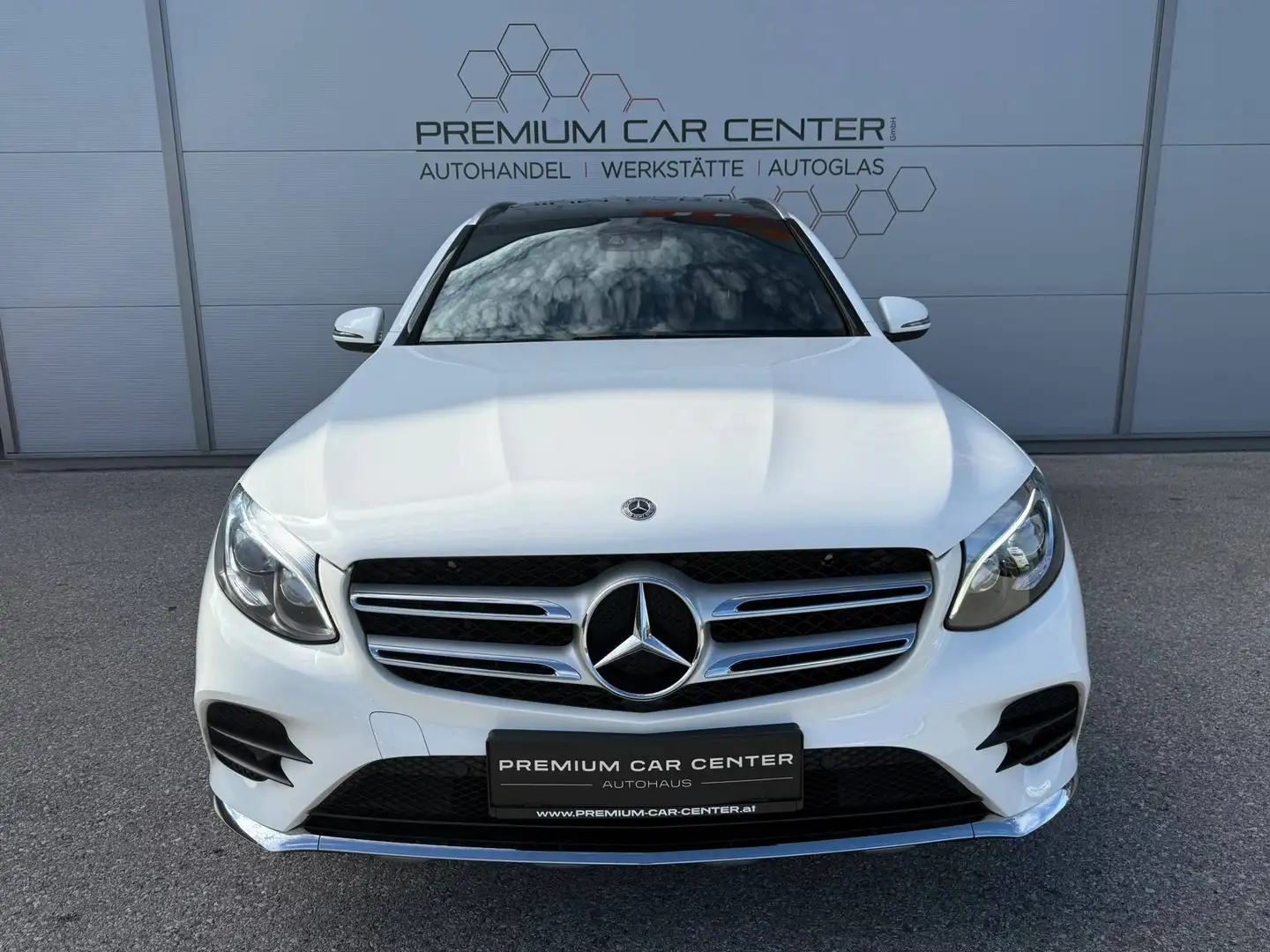 Mercedes-Benz GLC 220 GLC 220 d 4Matic AMG-Line LED / LEDER / BURMESTER SOUND / PANO-DACH / STANDHZG. / SITZHZG. Weiß - 2
