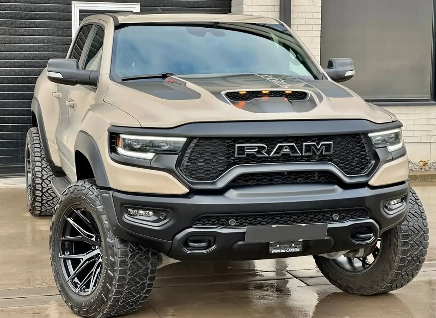 Dodge RAM 5.7L V8 Rebel Gris - 1