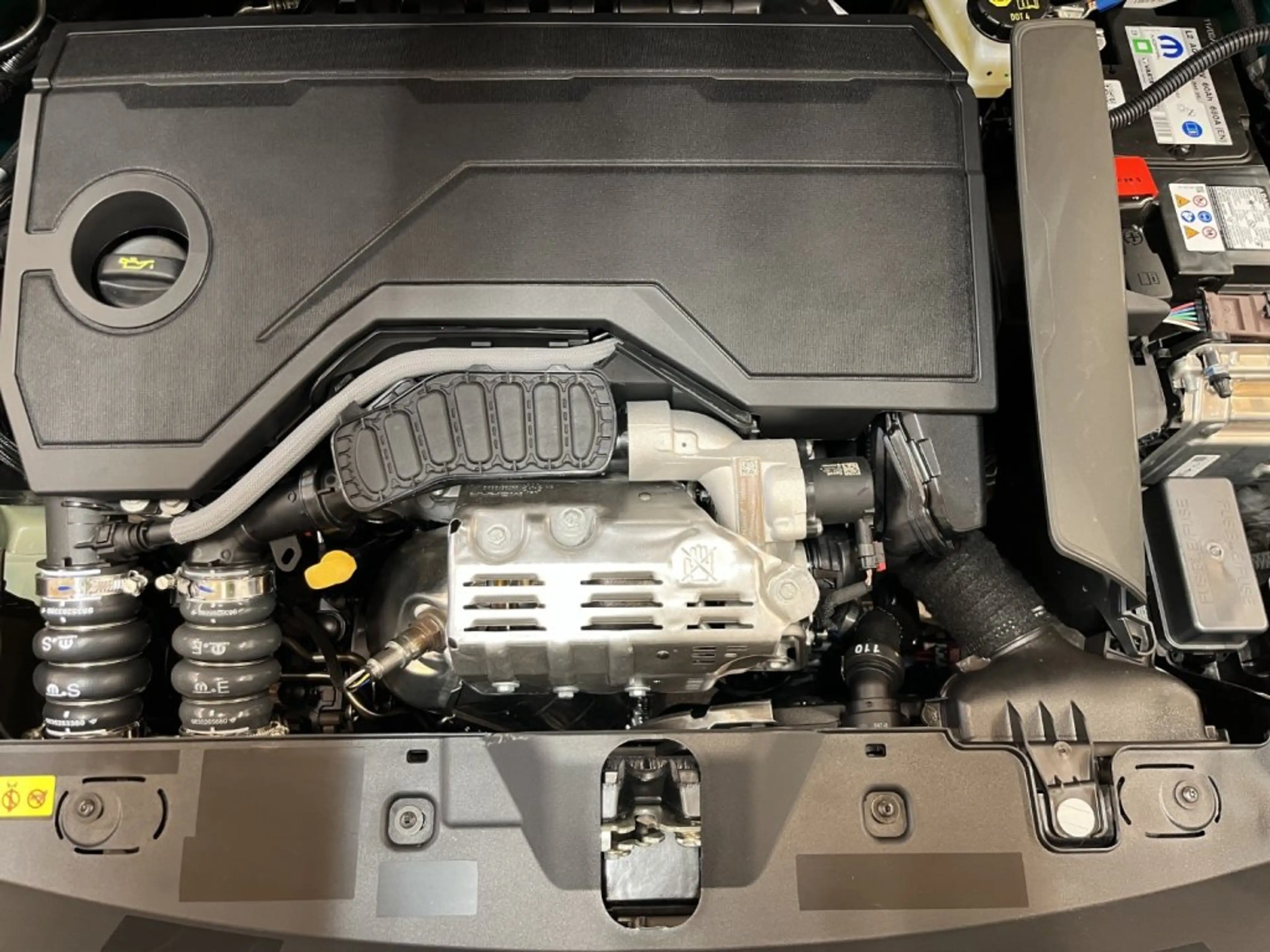 Peugeot 2008 Envy MHEV 110 e-DCS6 — photo 19