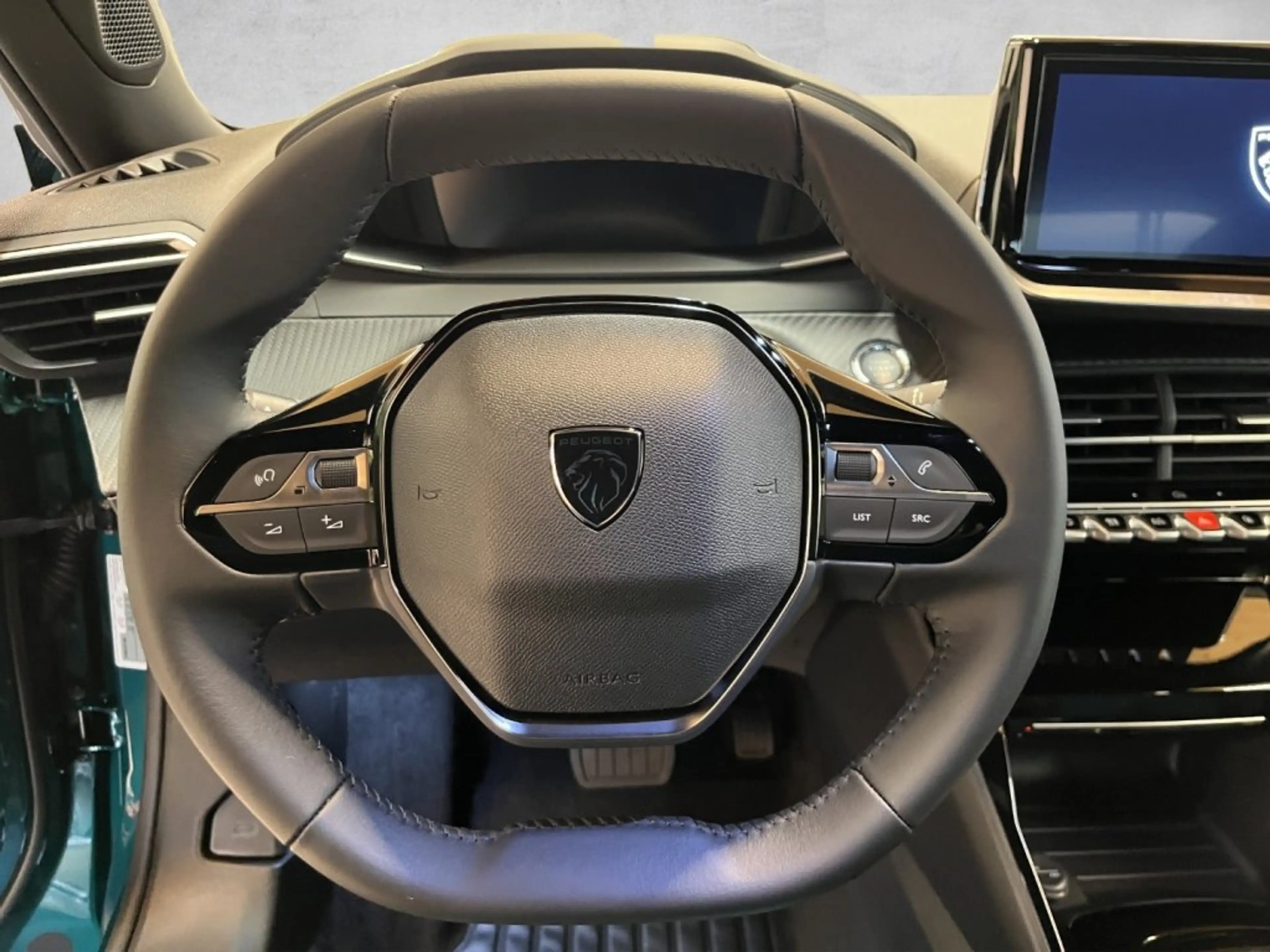 Peugeot 2008 Envy MHEV 110 e-DCS6 — photo 10