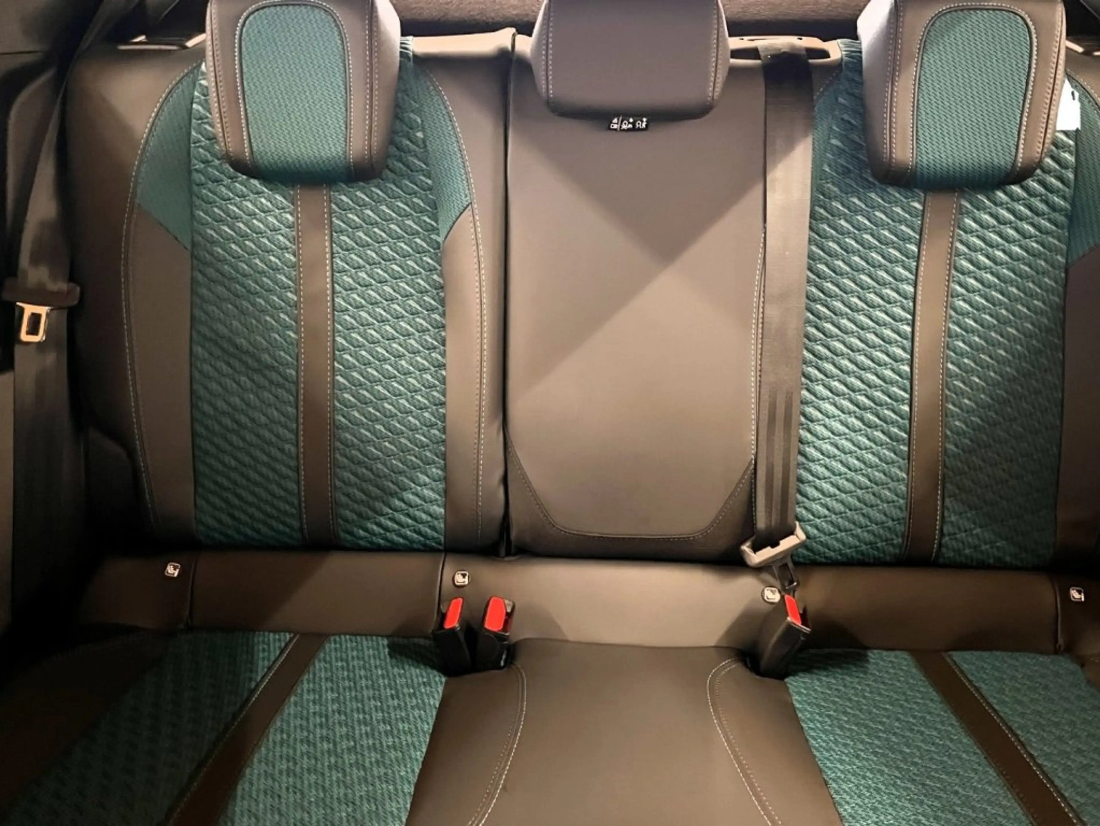 Peugeot 2008 Envy MHEV 110 e-DCS6 — photo 13