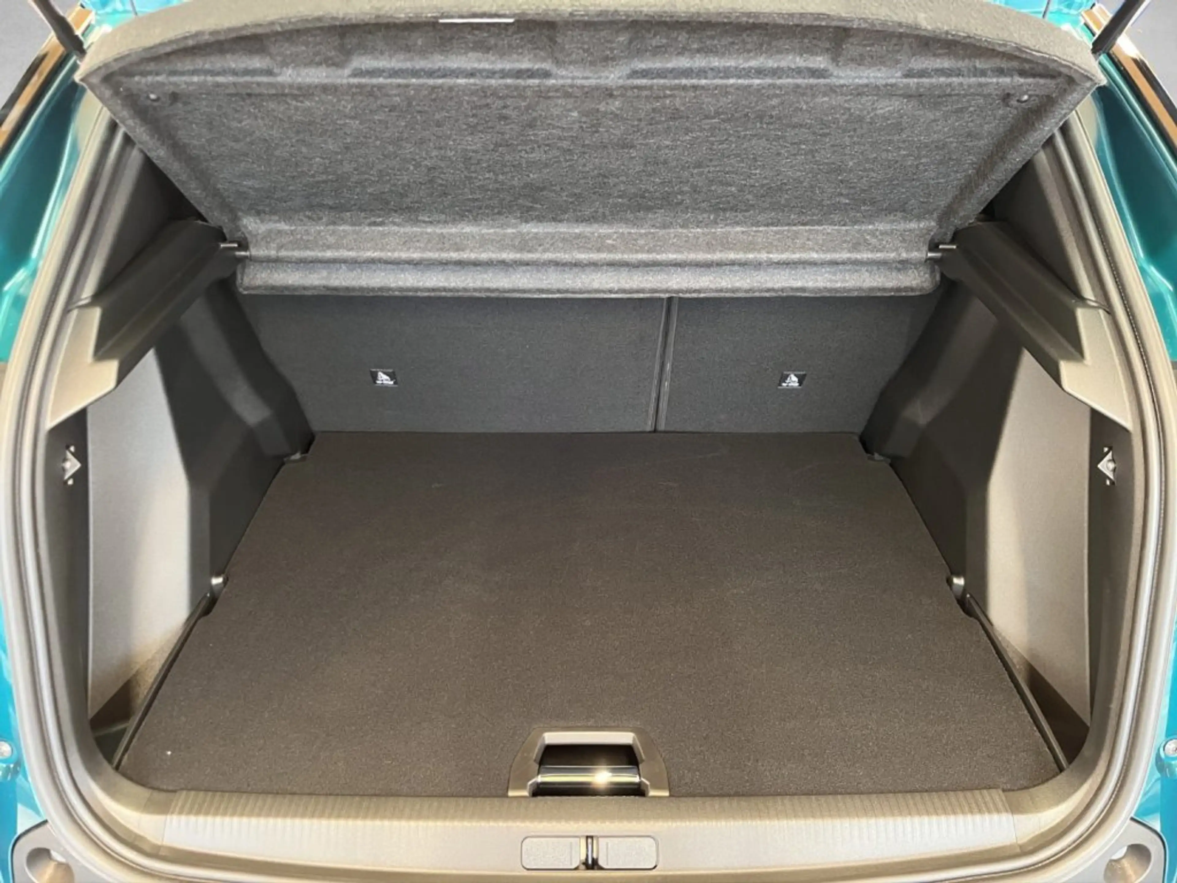 Peugeot 2008 Envy MHEV 110 e-DCS6 — photo 18