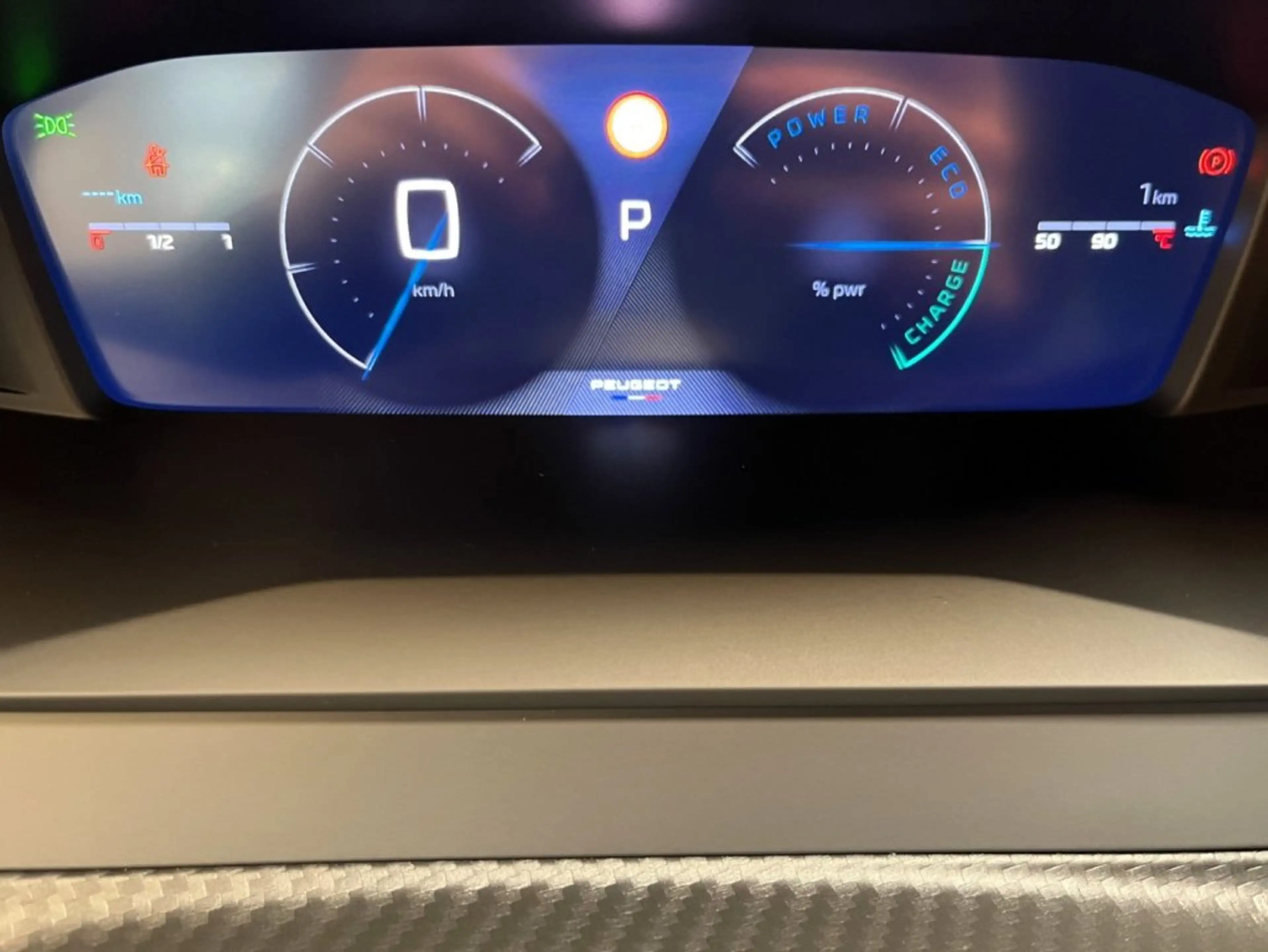 Peugeot 2008 Envy MHEV 110 e-DCS6 — photo 11