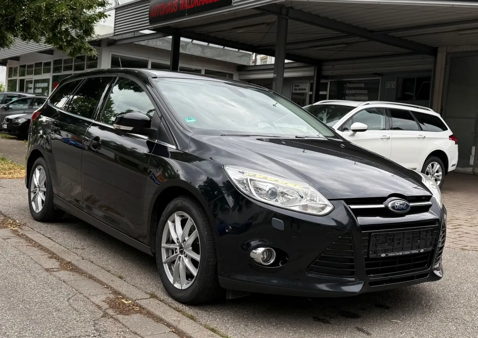 Ford Focus Turnier 2.0 TDCi Titanium Automatik/S-Heft Schwarz - 1