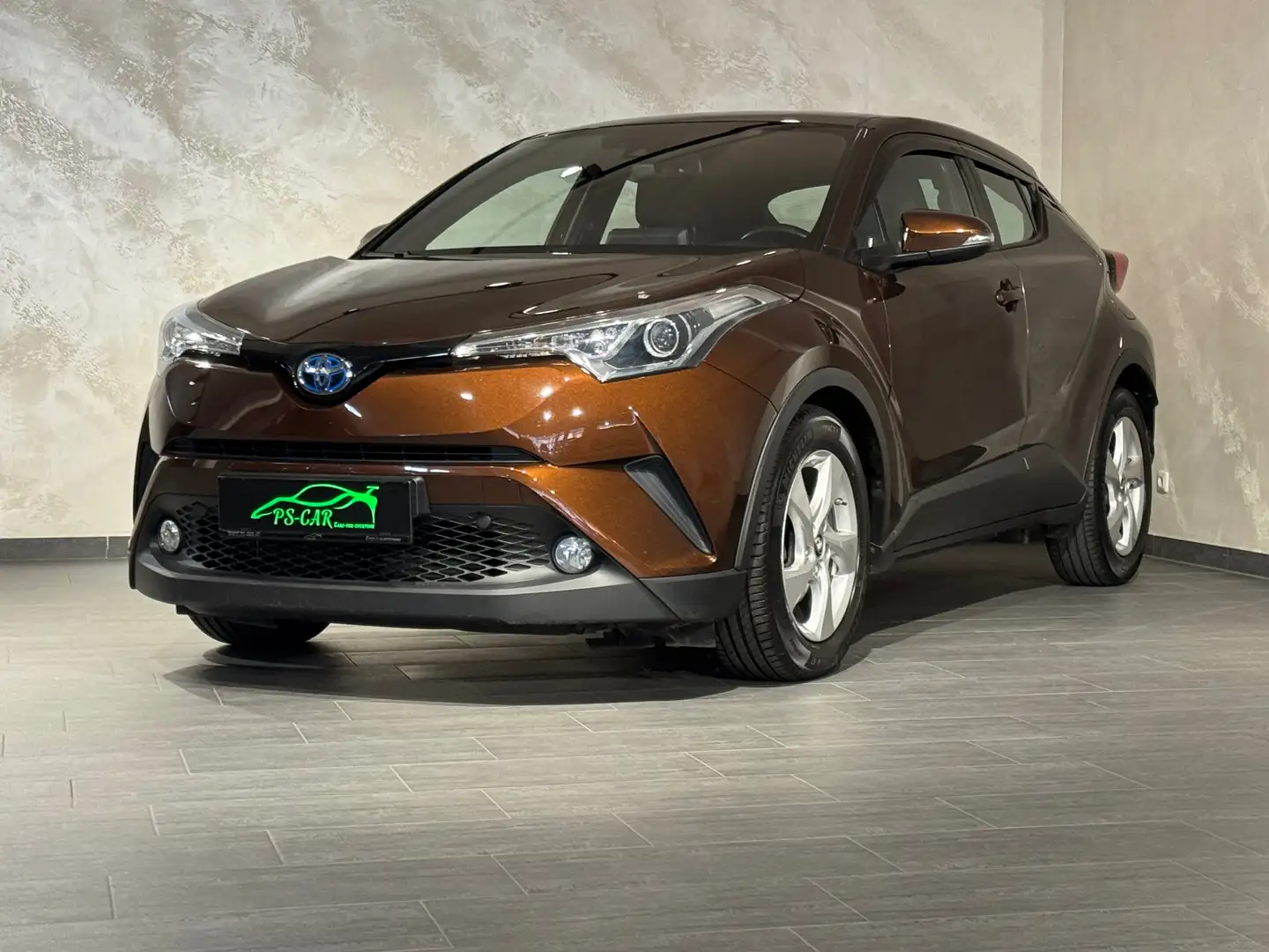 Toyota C-HR Basis 1.8i Hybrid Active Drive Bronze - 1