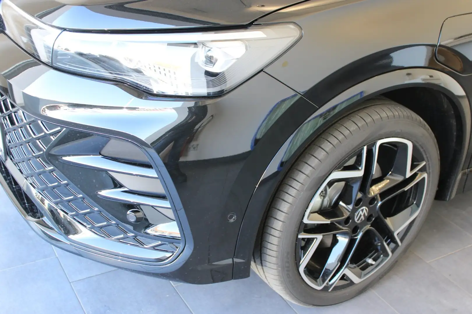 Volkswagen Tiguan Sport eHybrid DSG 150 kW Schwarz - 2