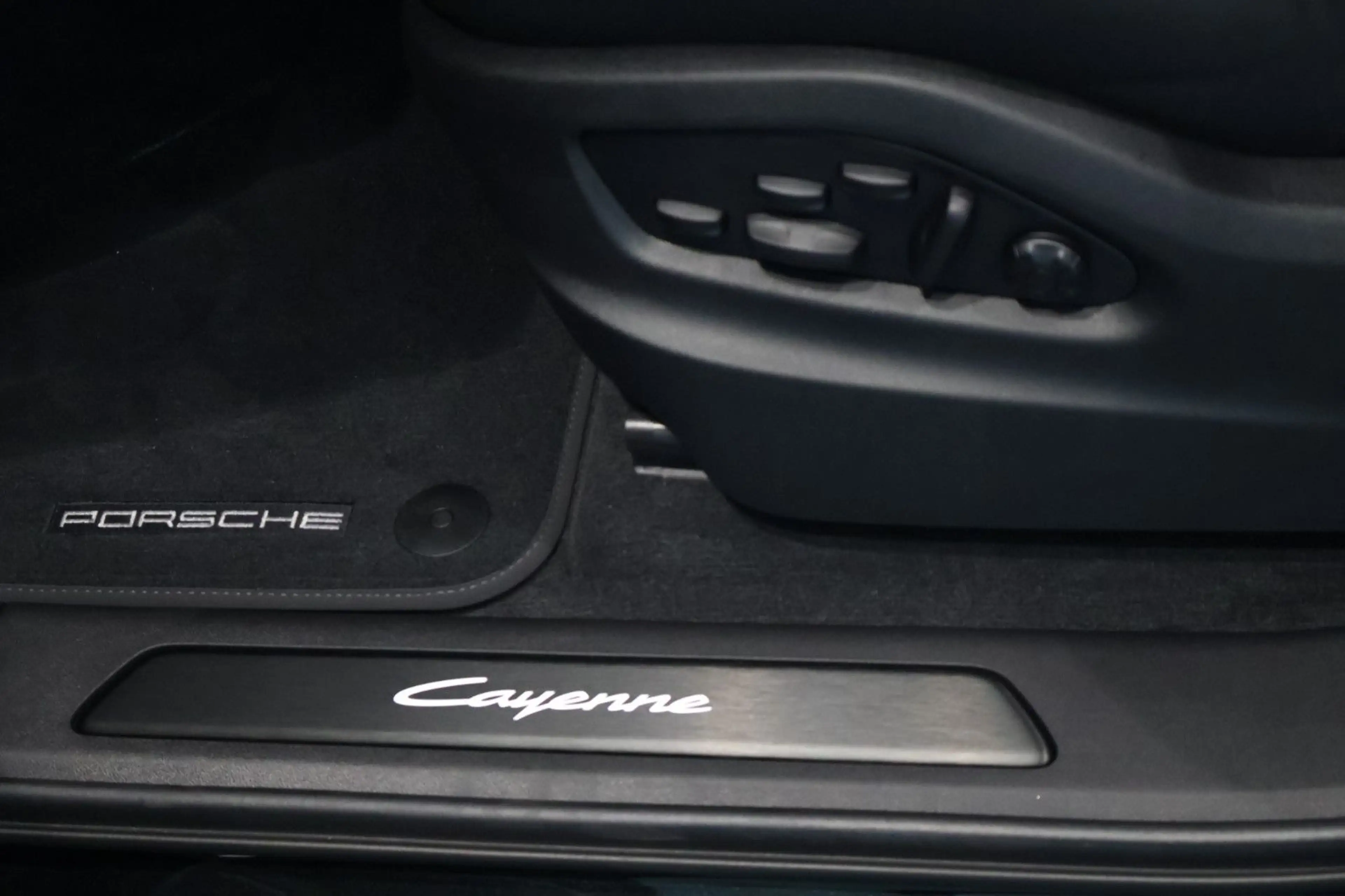 Porsche Cayenne Coupe E-Hybrid Black Ed*InnoDrive*NEU — photo 8