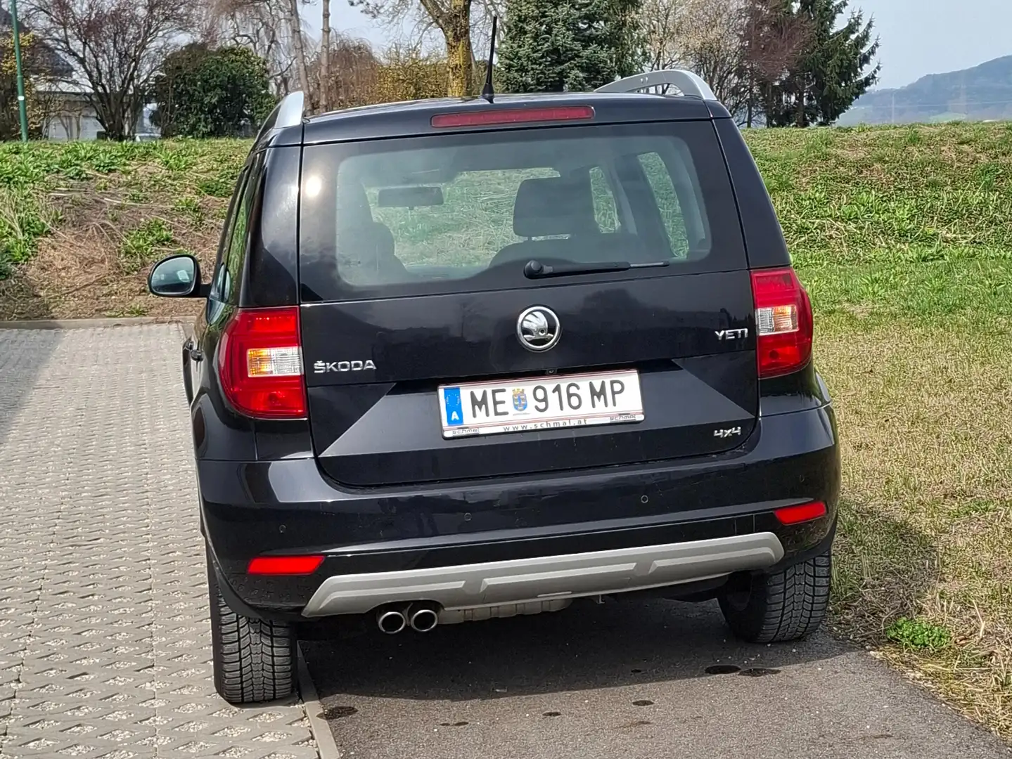 Skoda Yeti Yeti 2,0 TDI SCR 4x4 Ambition Ambition Schwarz - 1