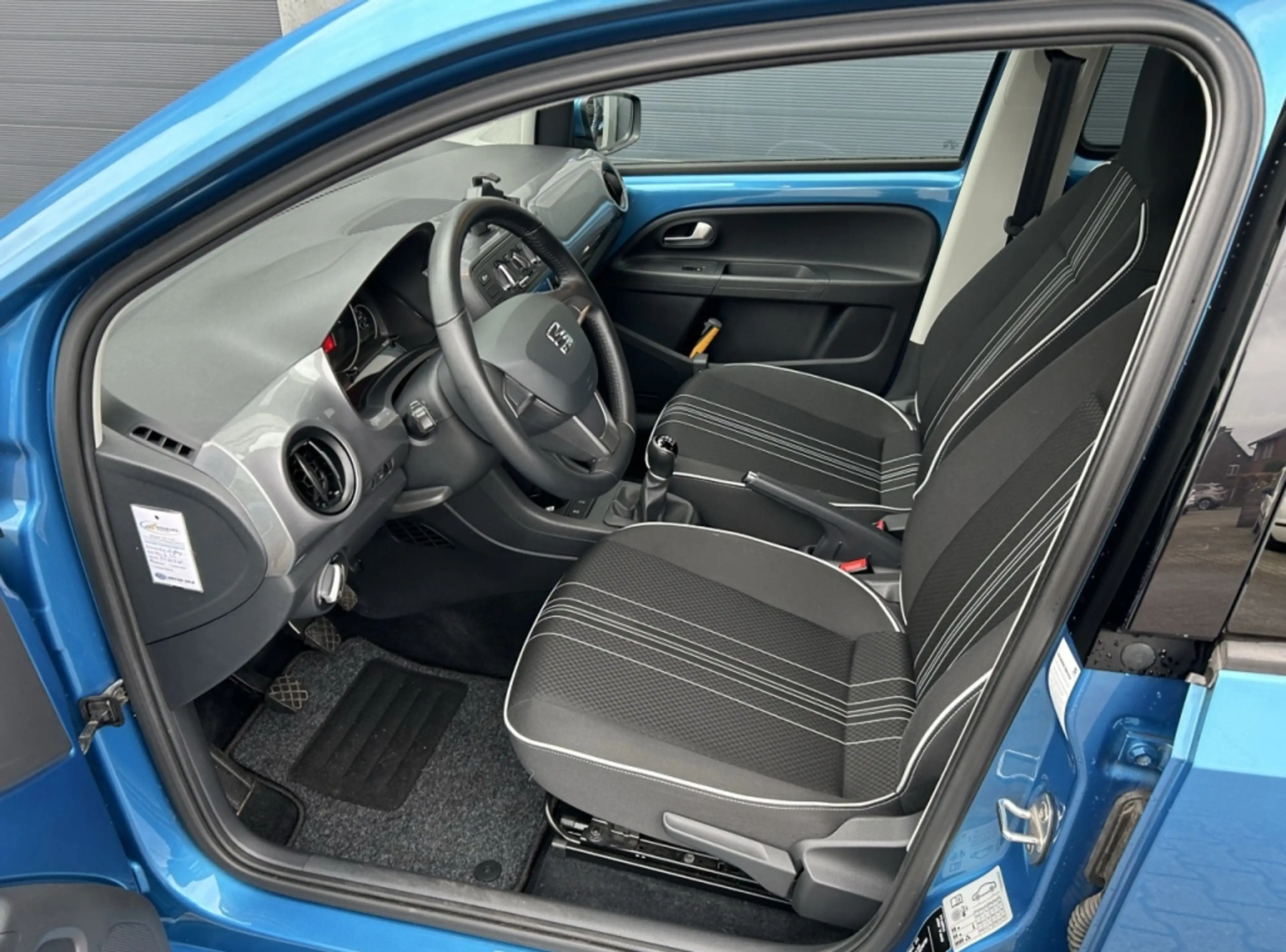 SEAT Mii 1.0 60pk 5-drs Sport Intense — photo 6
