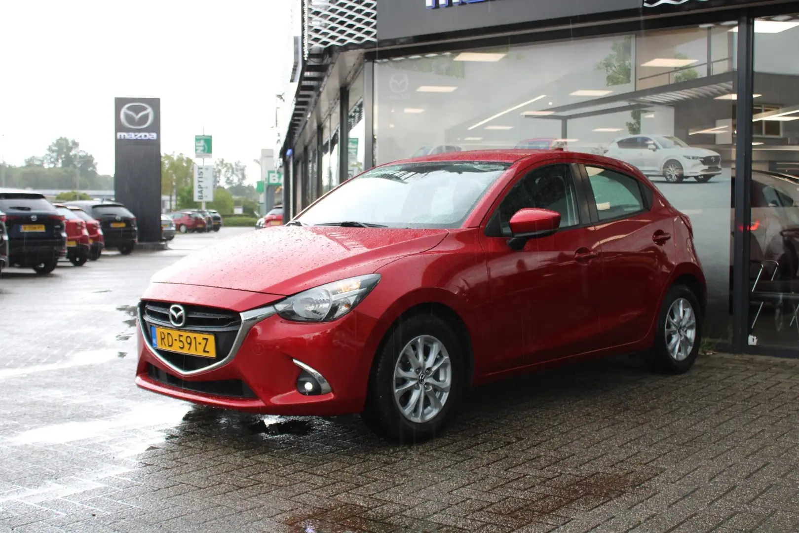 Mazda 2 1.5 Skyactiv-G Dynamic , Navi, Airco, Cruise, PDC, Rojo - 2