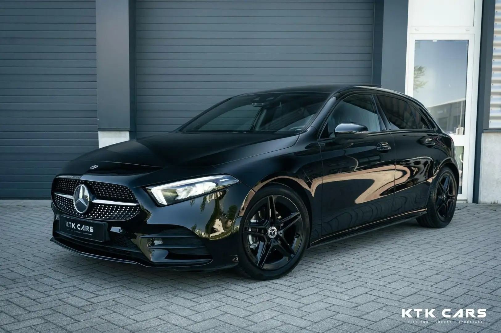 Mercedes-Benz A 180 AMG Ambient light | Pano | Camera Negro - 1
