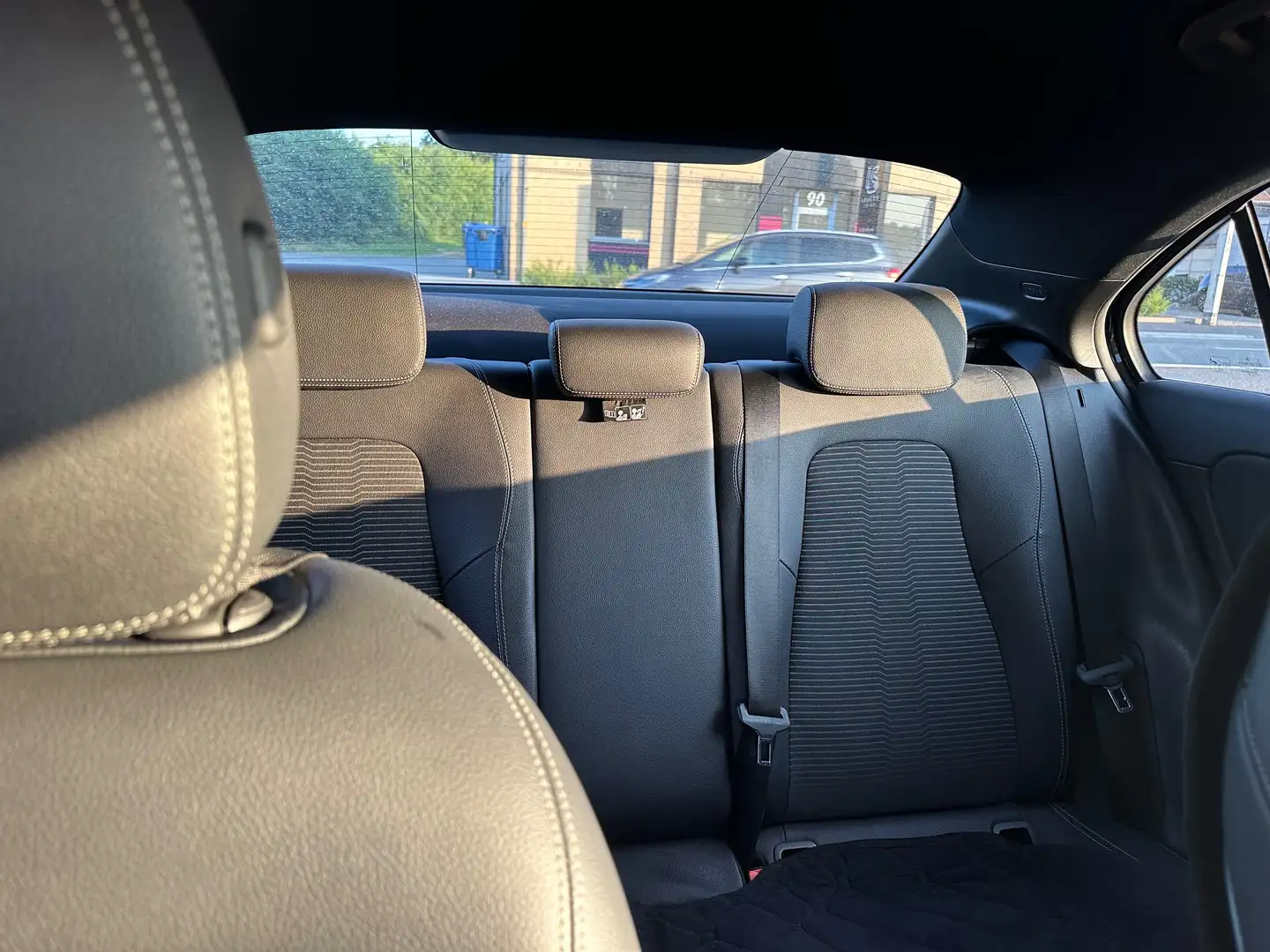 Mercedes-Benz A 200 A 200 Business Solution (EU6d-TEMP) Zwart - 1