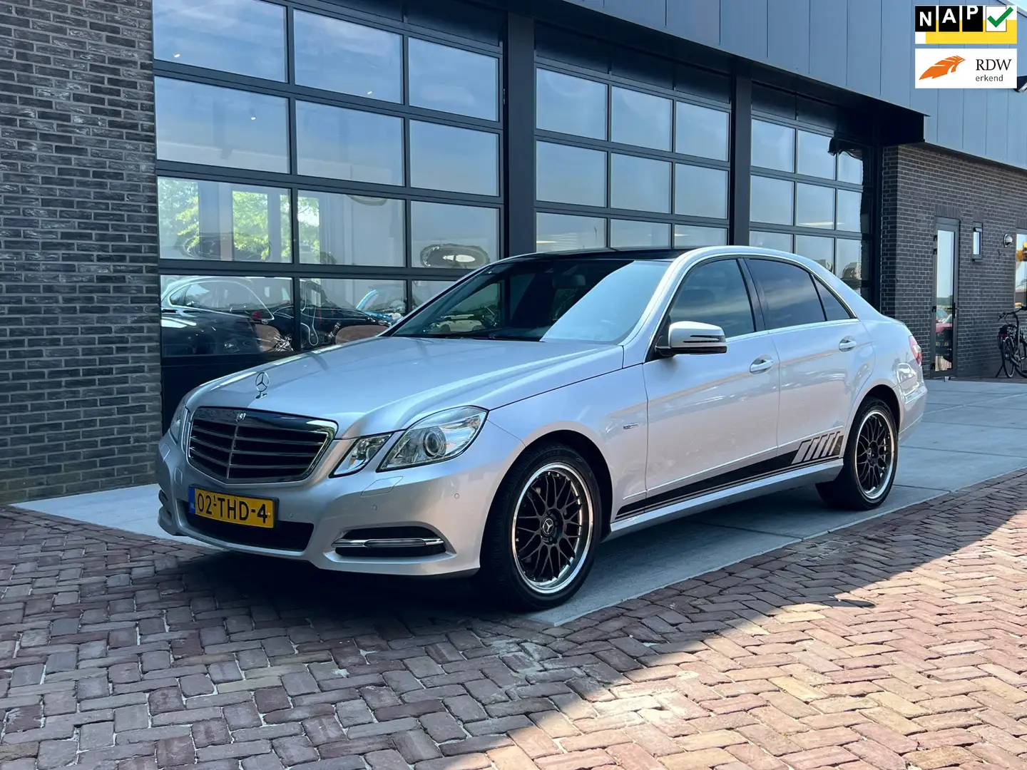 Mercedes-Benz E 200 CGI Business Class Avantgarde | Navi | 1/2 Leer | Grijs - 1