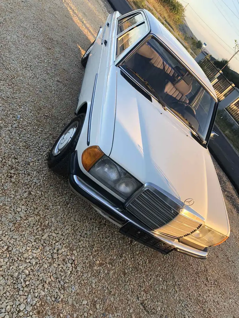 Mercedes-Benz 200 - 2