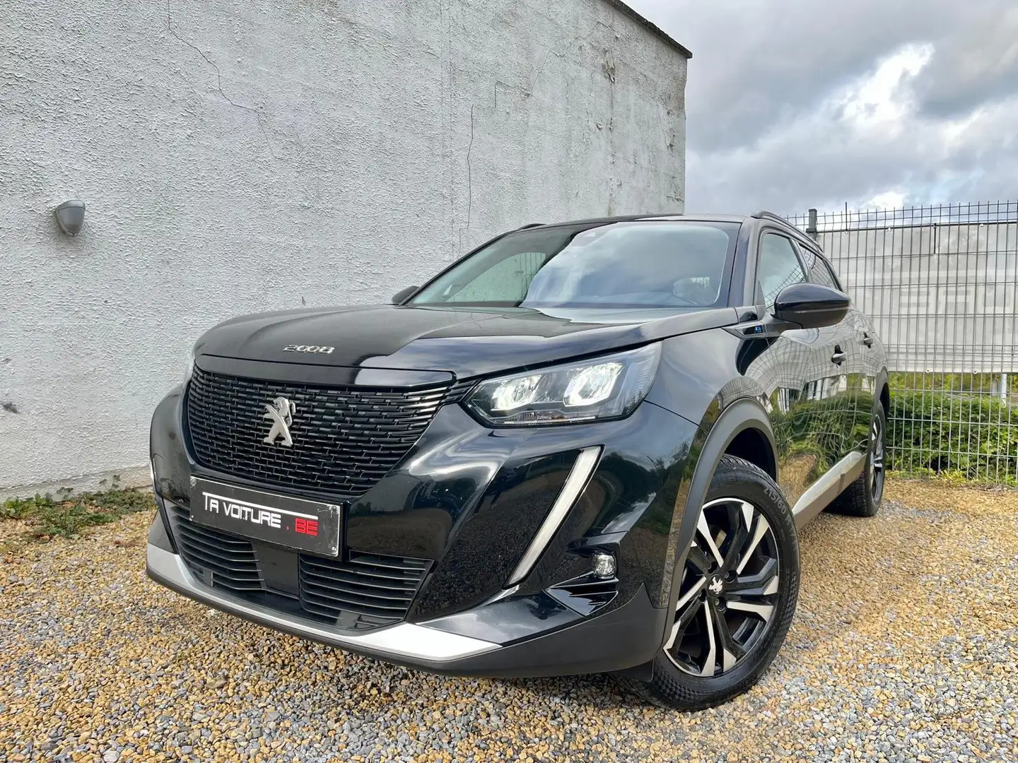 Peugeot e-2008 50 kWh Allure LED/NAV/CARPLAY/CLIM-AUTO/CRUISE/PDC Noir - 2