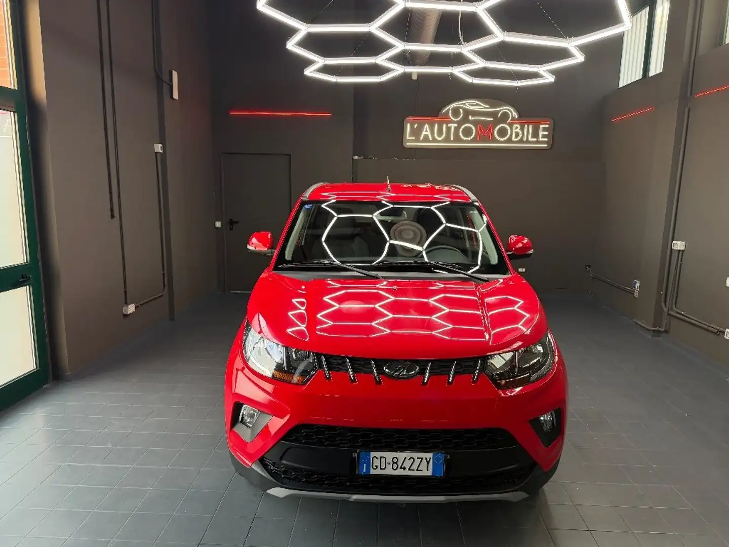 Mahindra KUV100 1.2 VVT K8 Grau - 2