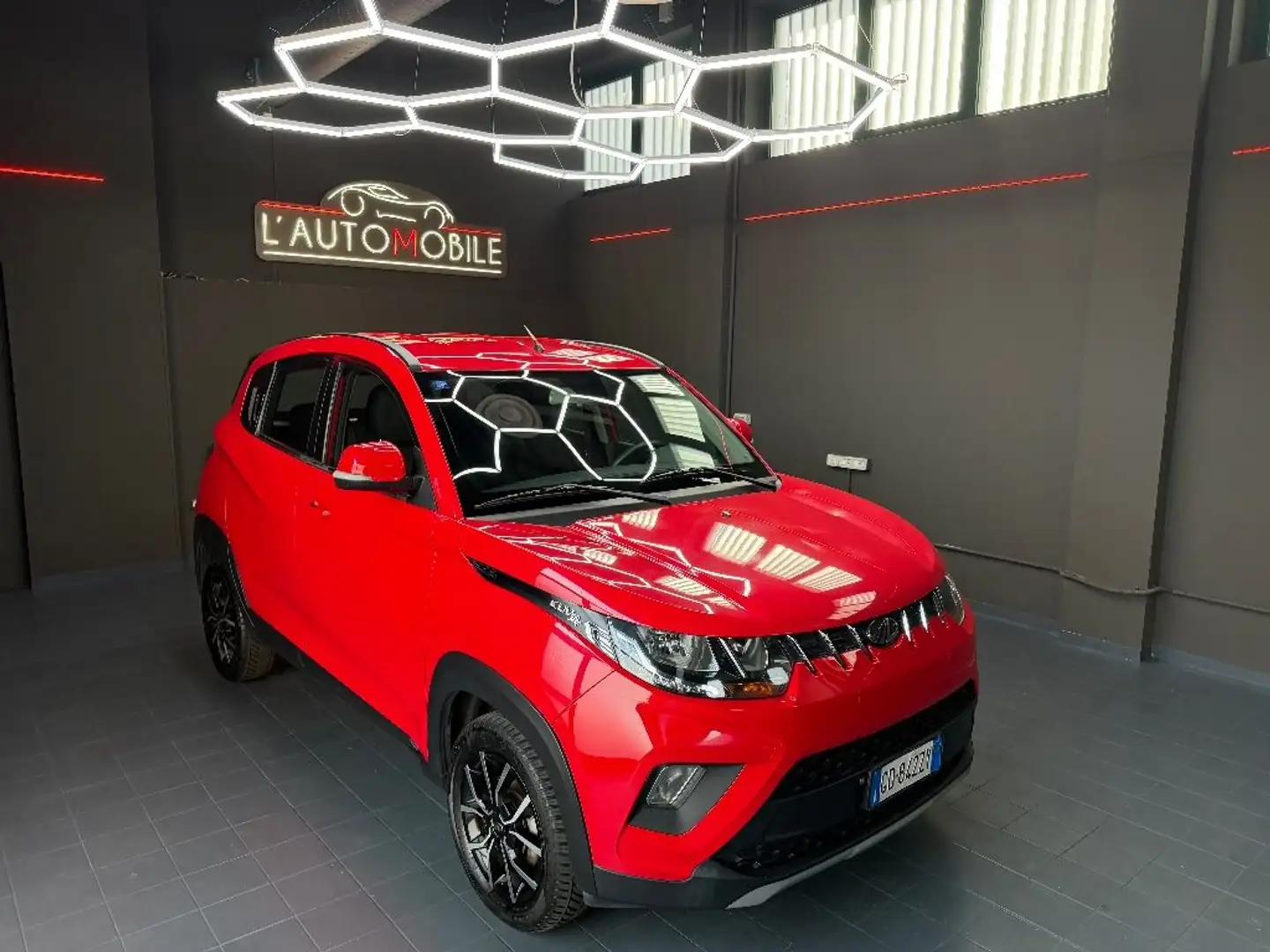 Mahindra KUV100 1.2 VVT K8 Grau - 1