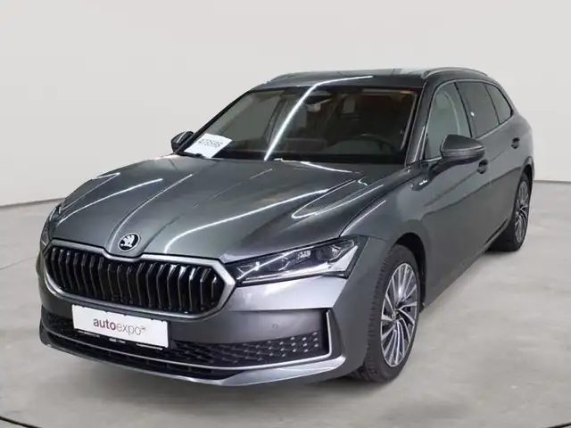 Skoda Superb view 2