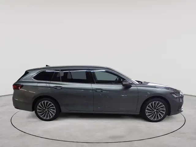 Skoda Superb view 3