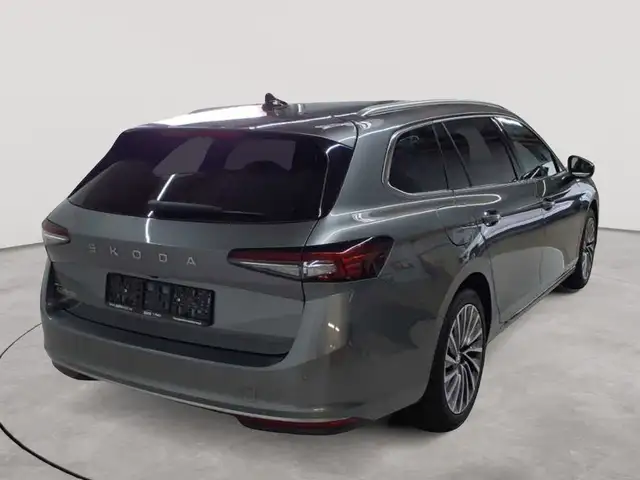 Skoda Superb view 4