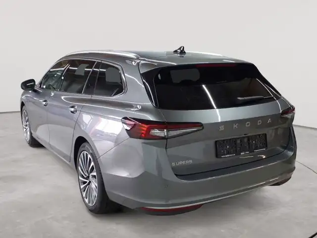 Skoda Superb view 5