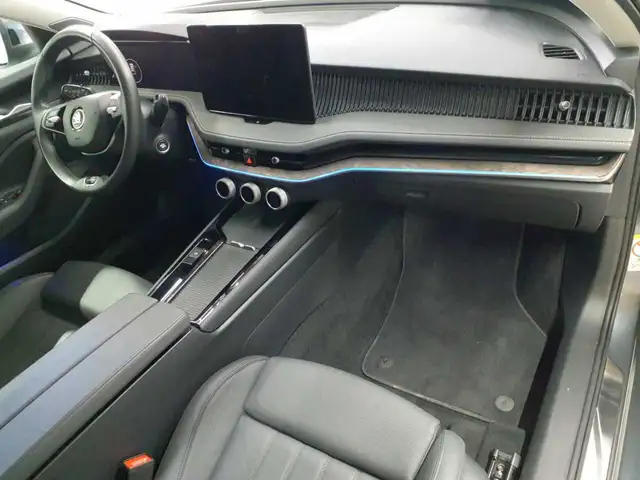 Skoda Superb view 9