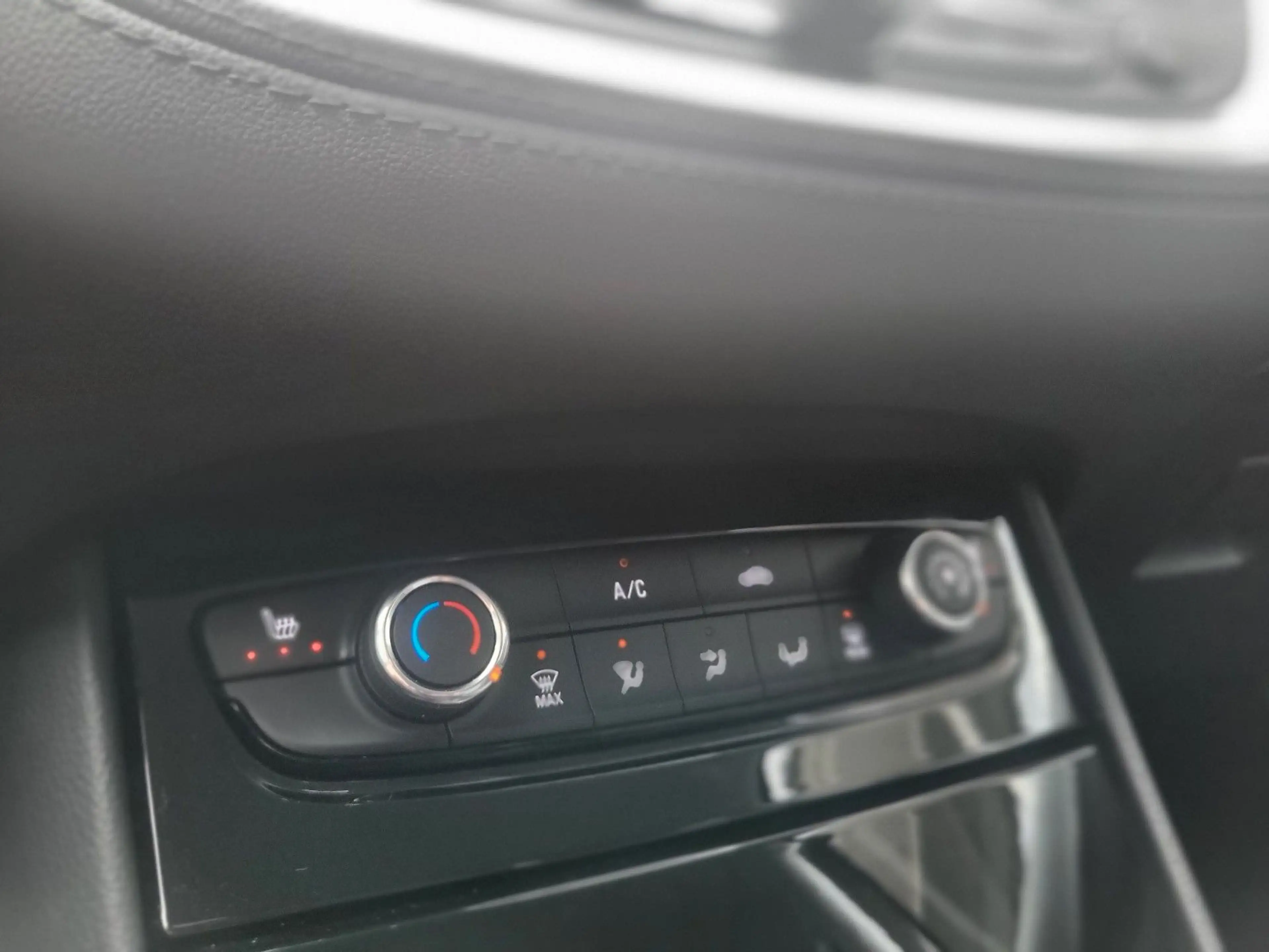Opel Grandland X Edition "Design-Paket" aus 1.Hand — photo 12