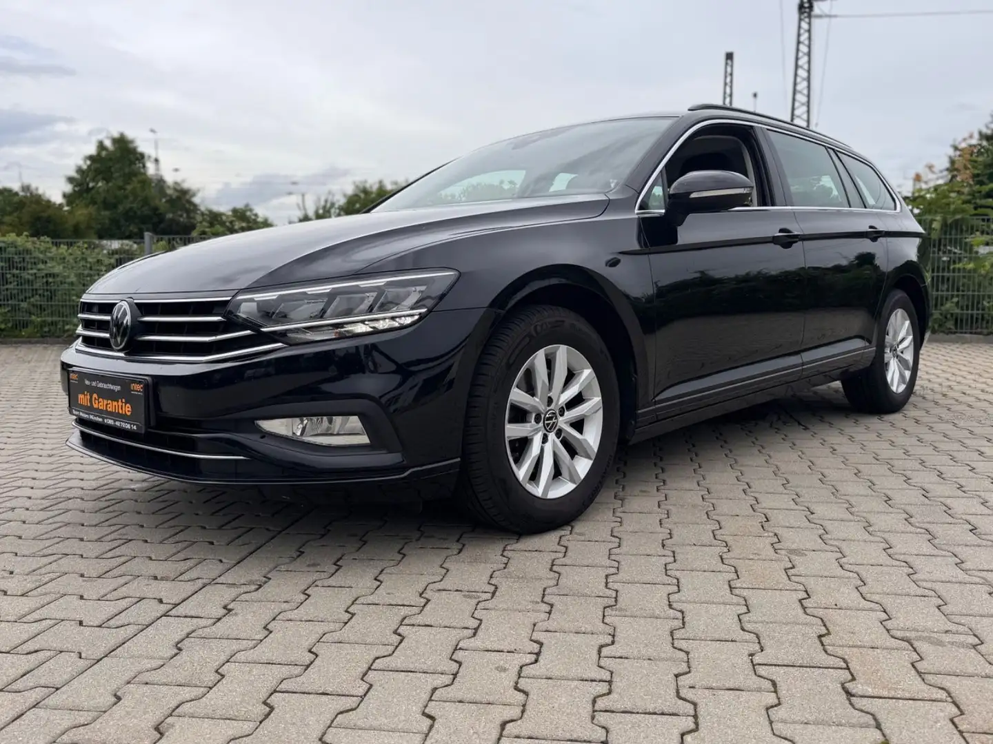 Volkswagen Passat Variant Passat Business 2,0TDI AHK PANO ACC Hagel Schwarz - 1