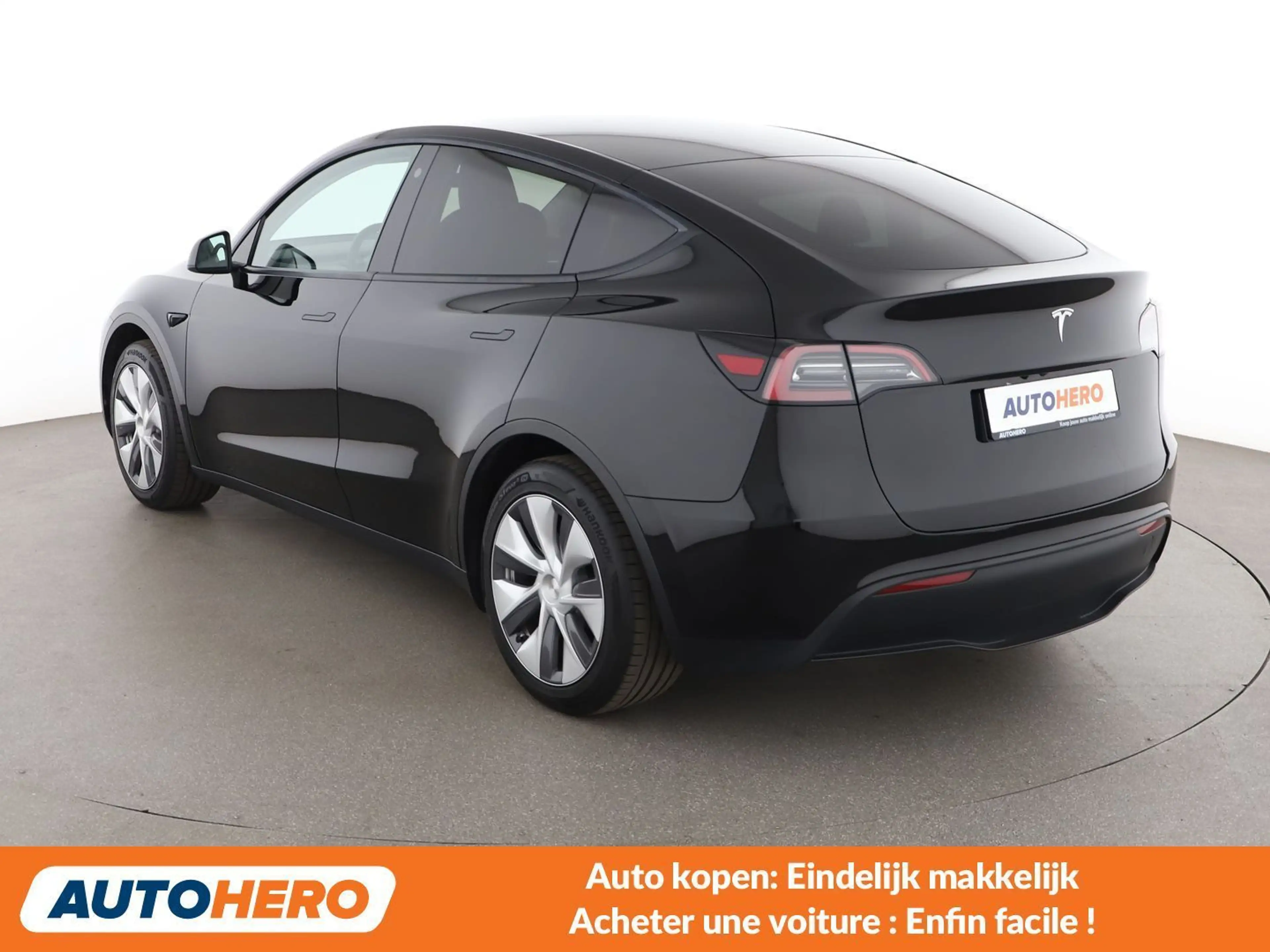 Tesla Model Y Standard Range — photo 4