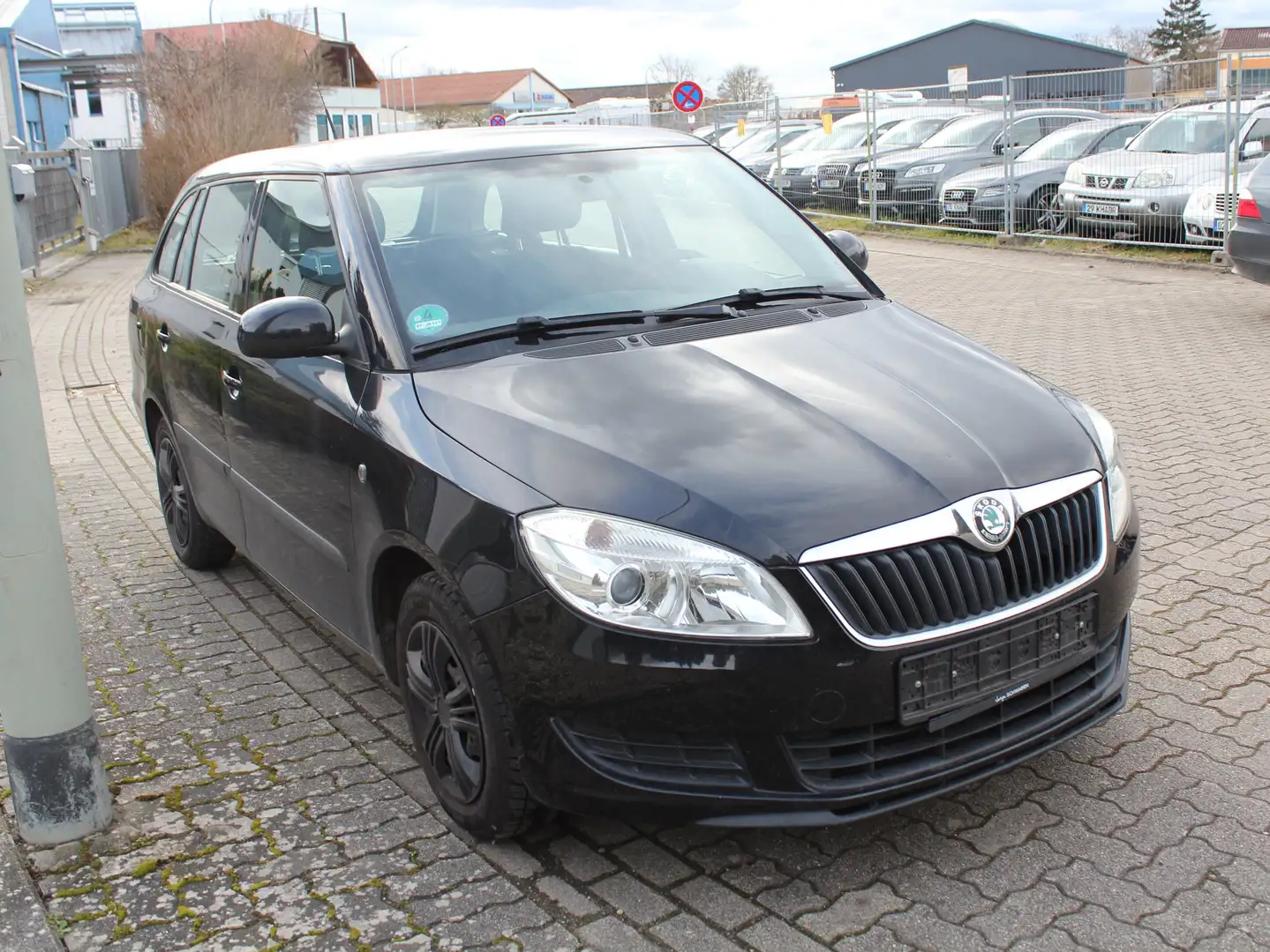 Skoda Fabia Ambiente Schwarz - 2
