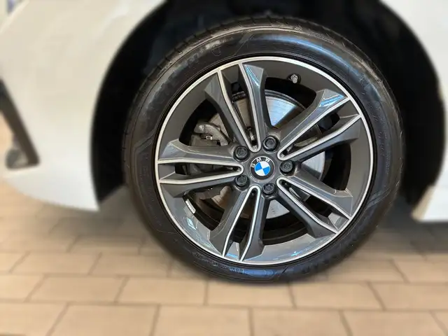 BMW 1 Series view 3