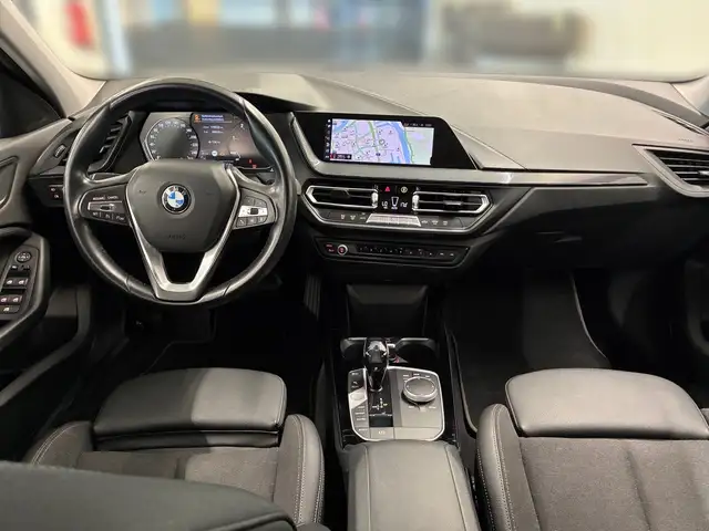 BMW 1 Series view 9