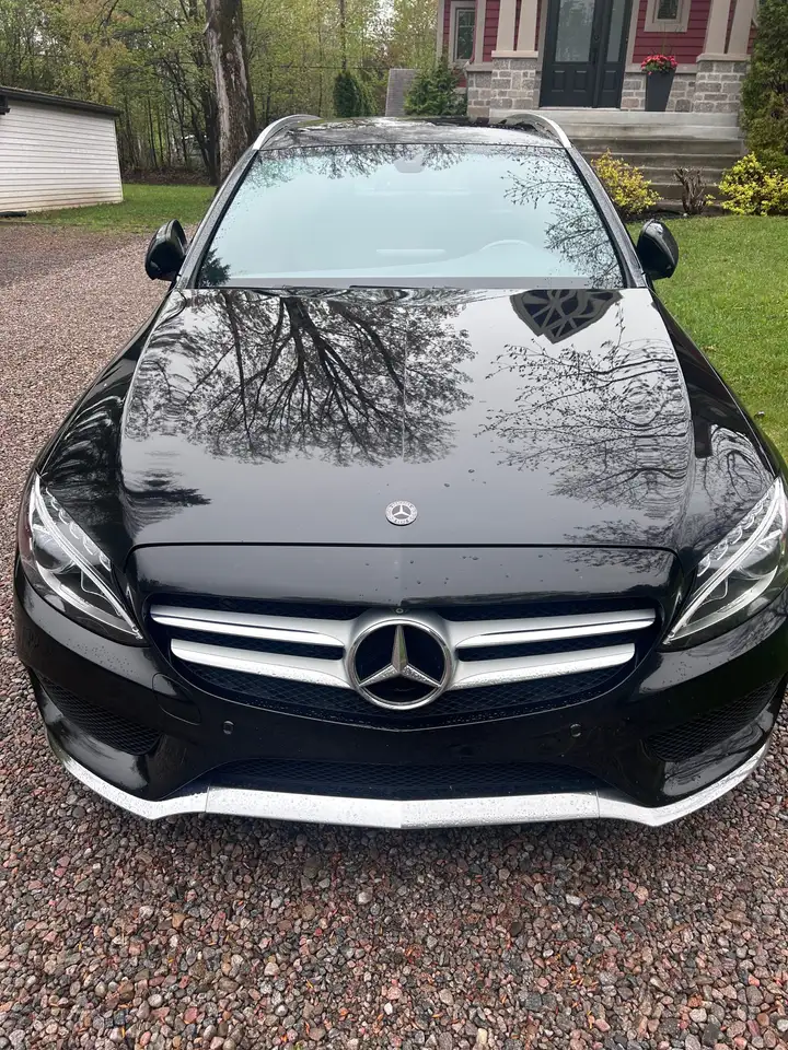 Mercedes-Benz C-Class снимка Mercedes-Benz C-Class