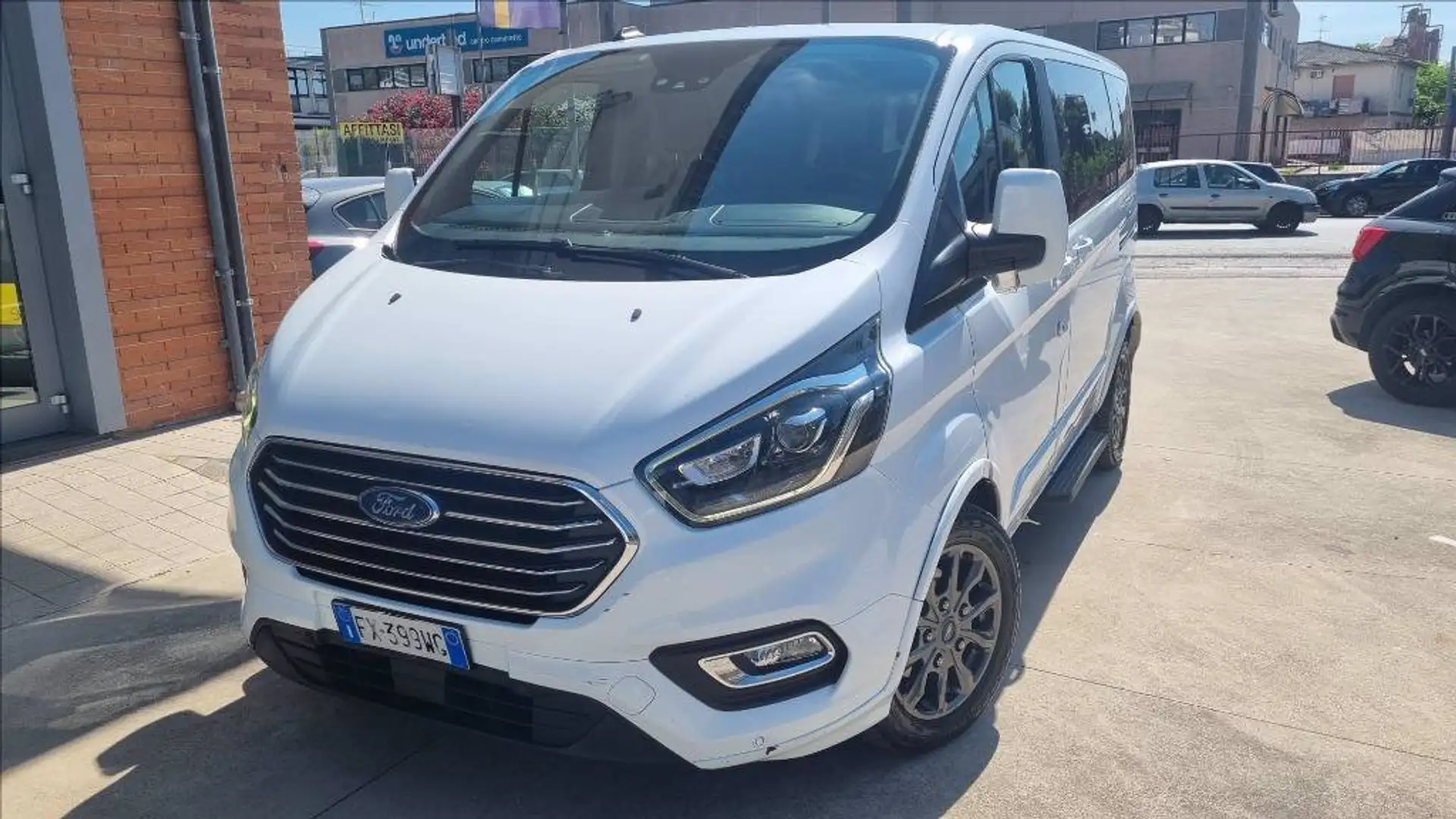 Ford Tourneo Custom 320 2.0 tdci 185cv sport l1h1 auto e6.2 Bianco - 1
