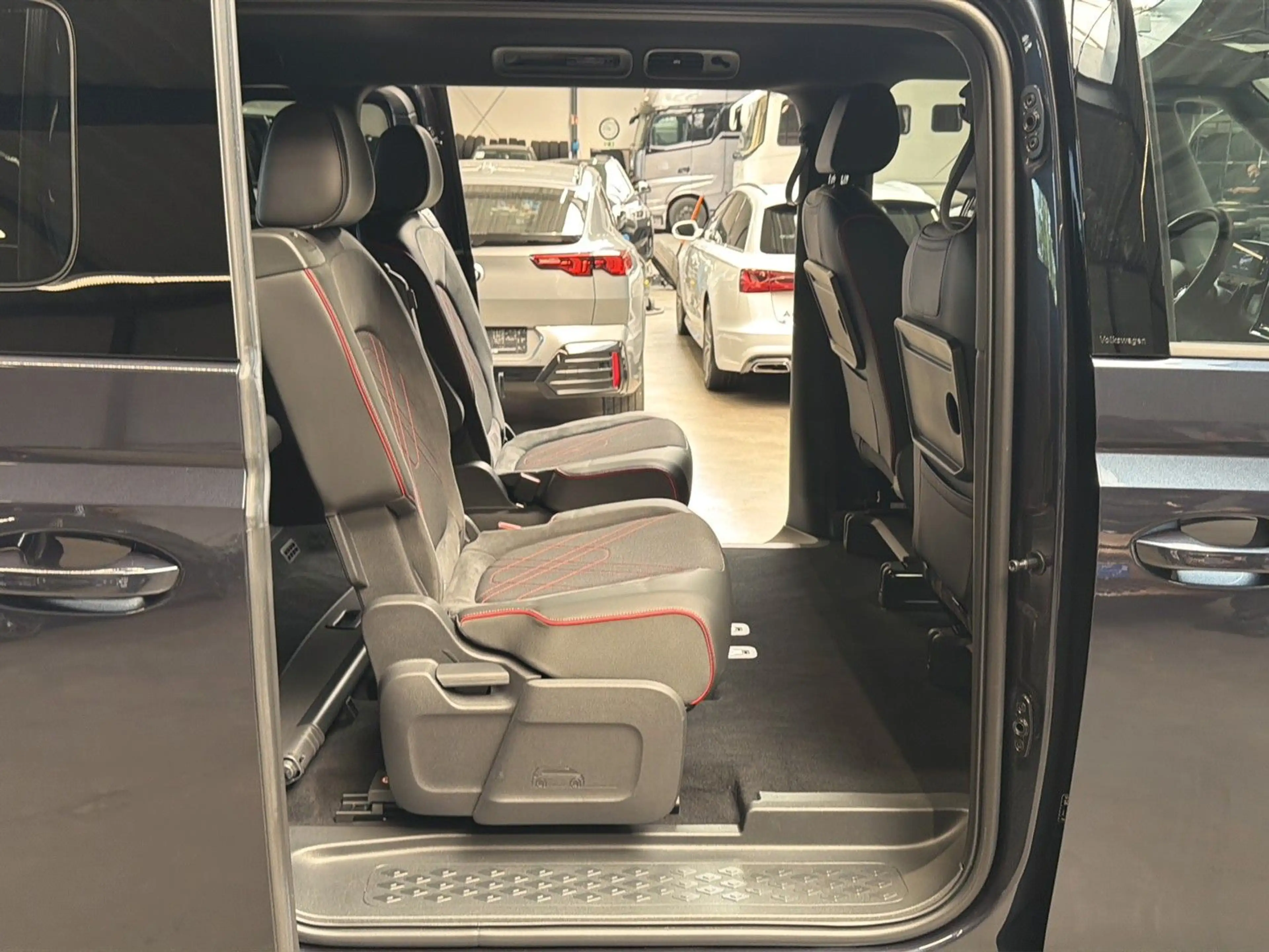 Volkswagen ID. Buzz Bus 250 kW 4M LR GTX ACC AHK 360° H&K — photo 10