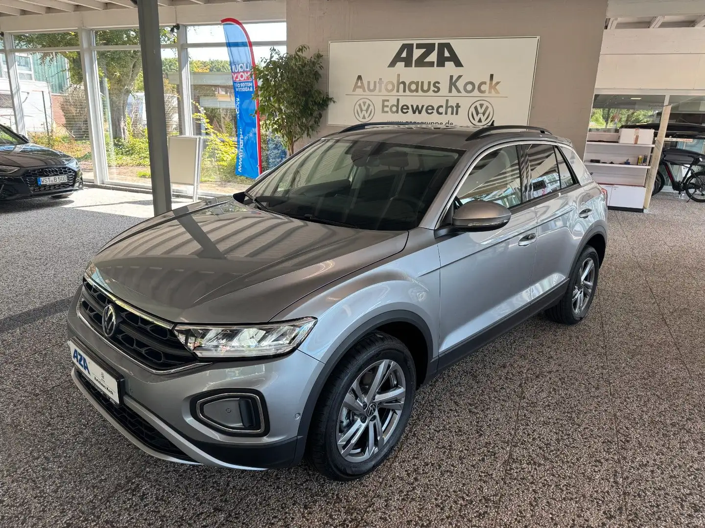 Volkswagen T-Roc 1.5 TSI DSG Life *AHK*KAMERA*ACC* Silber - 1