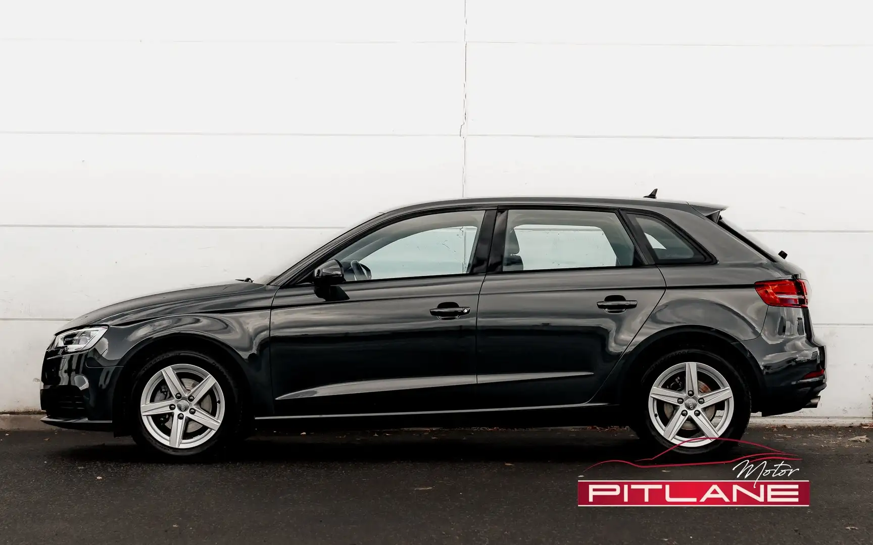Audi A3 Sportback 30 TDi Nano Grey / Audi Connect / Xenon Grijs - 2
