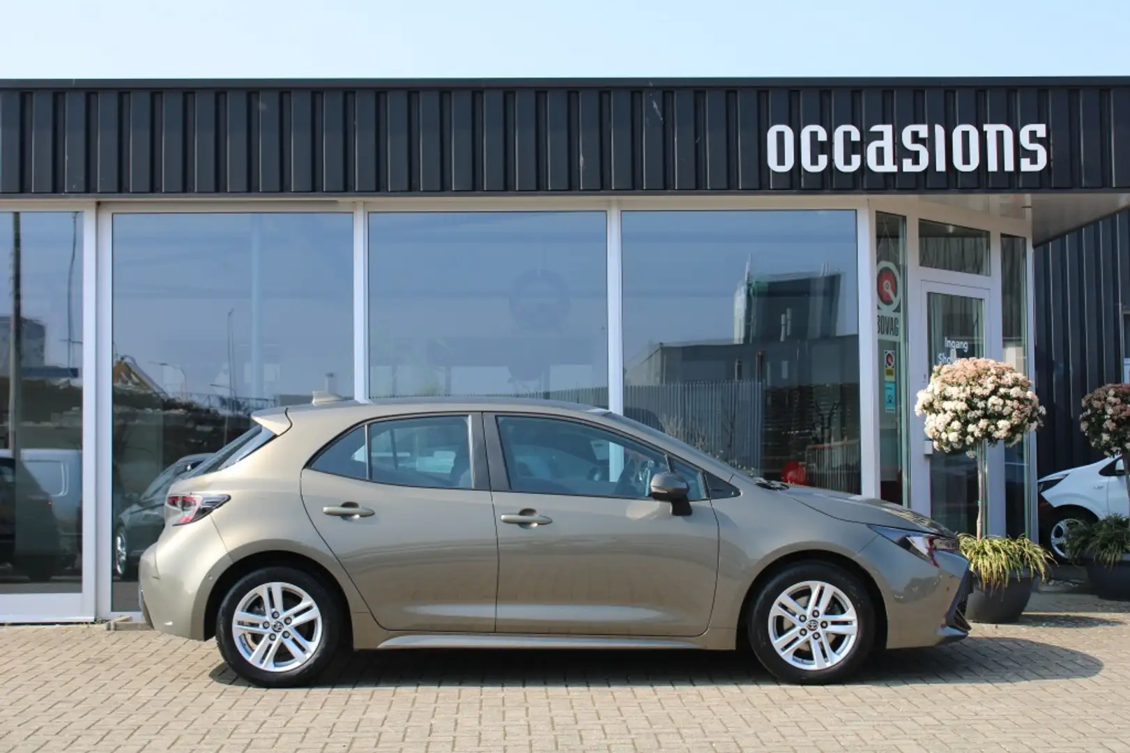 Toyota Corolla 1.2 T Dynamic Bruin - 2