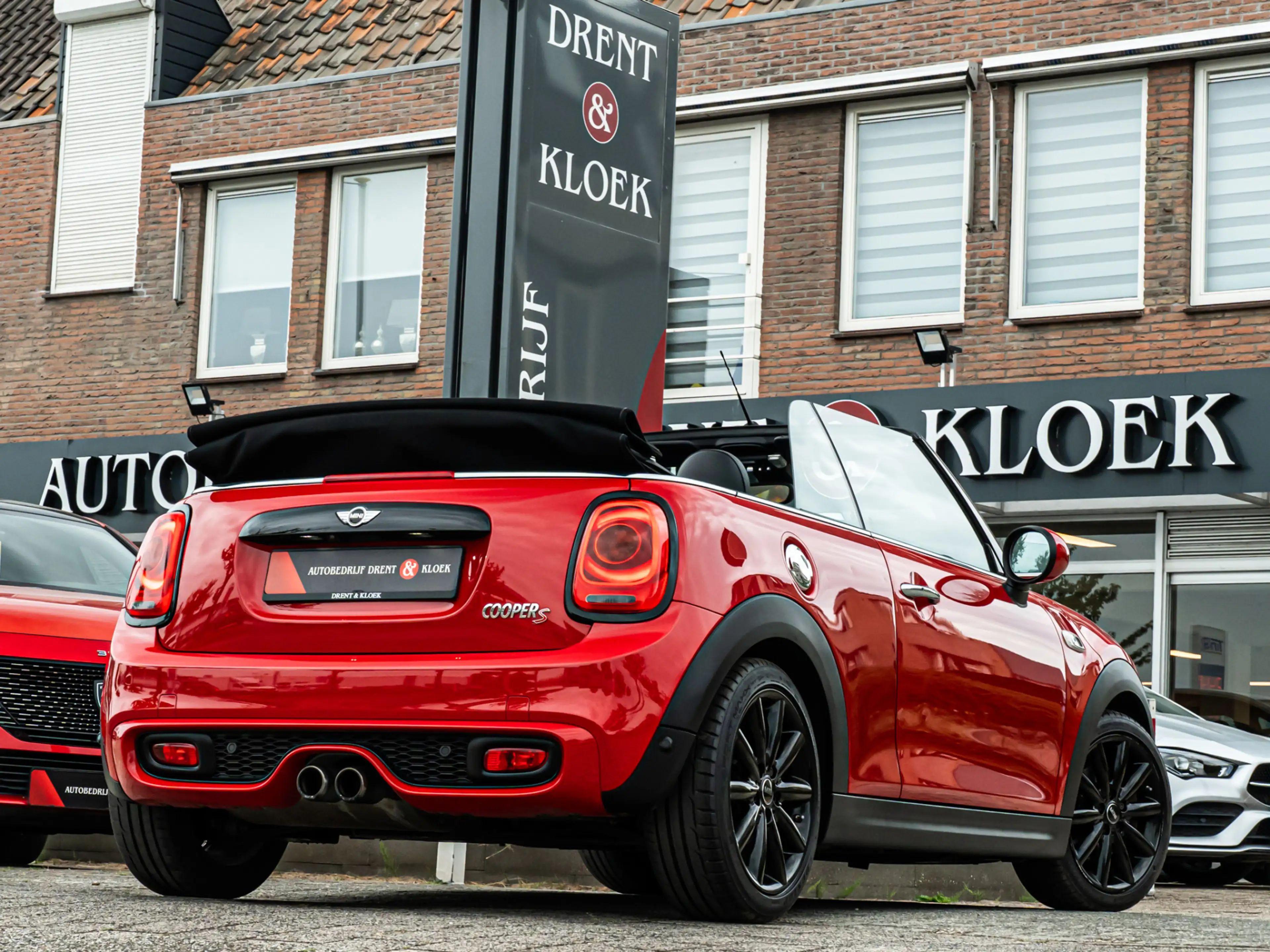 MINI Cooper S Cabrio 2.0 Chili Serious Business ORG NL HARMAN KARDON CA — photo 14