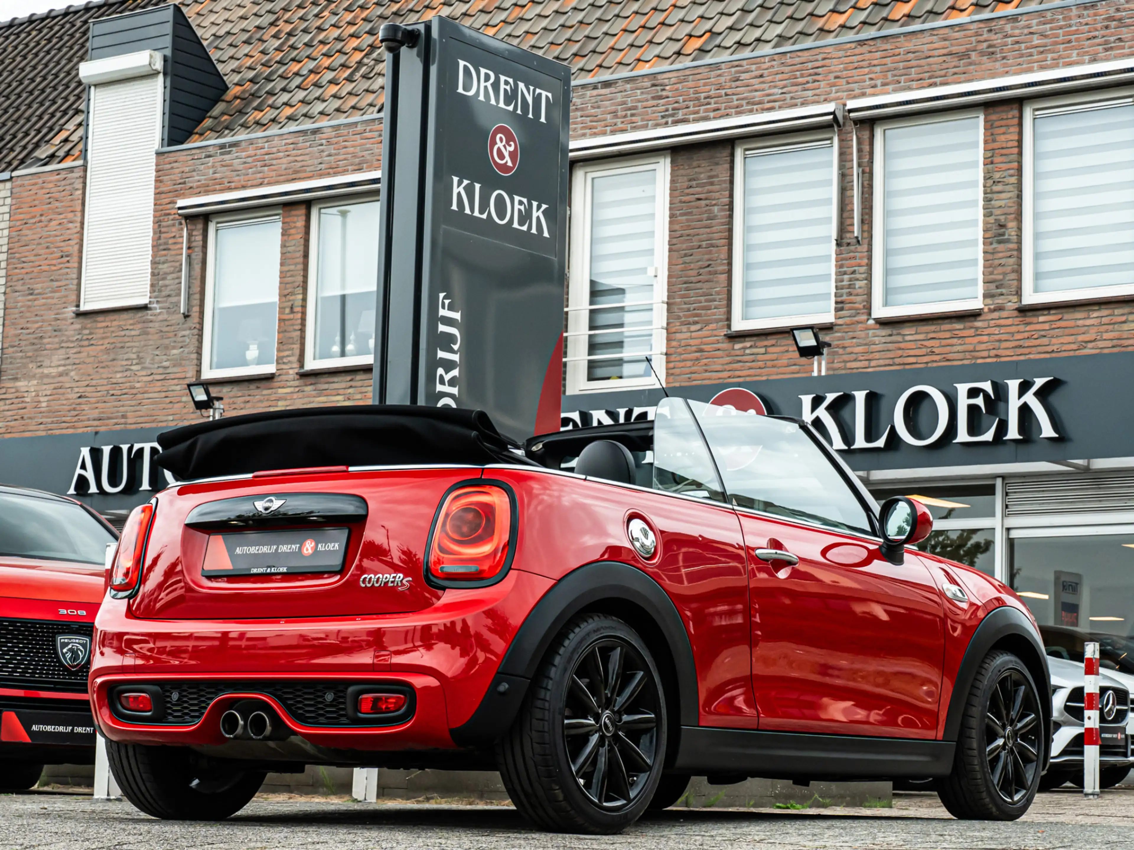 MINI Cooper S Cabrio 2.0 Chili Serious Business ORG NL HARMAN KARDON CA — photo 3