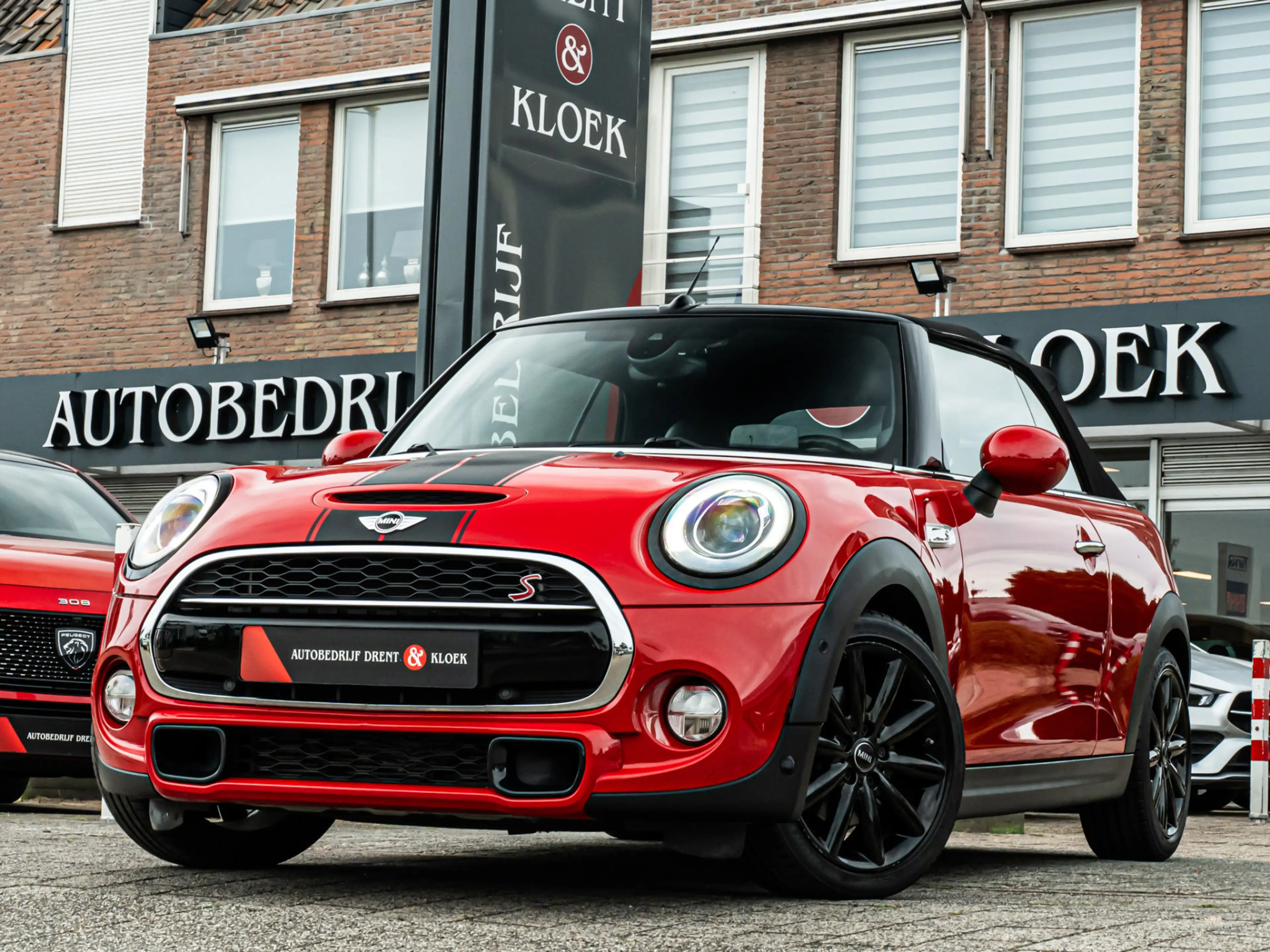 MINI Cooper S Cabrio 2.0 Chili Serious Business ORG NL HARMAN KARDON CA — photo 5