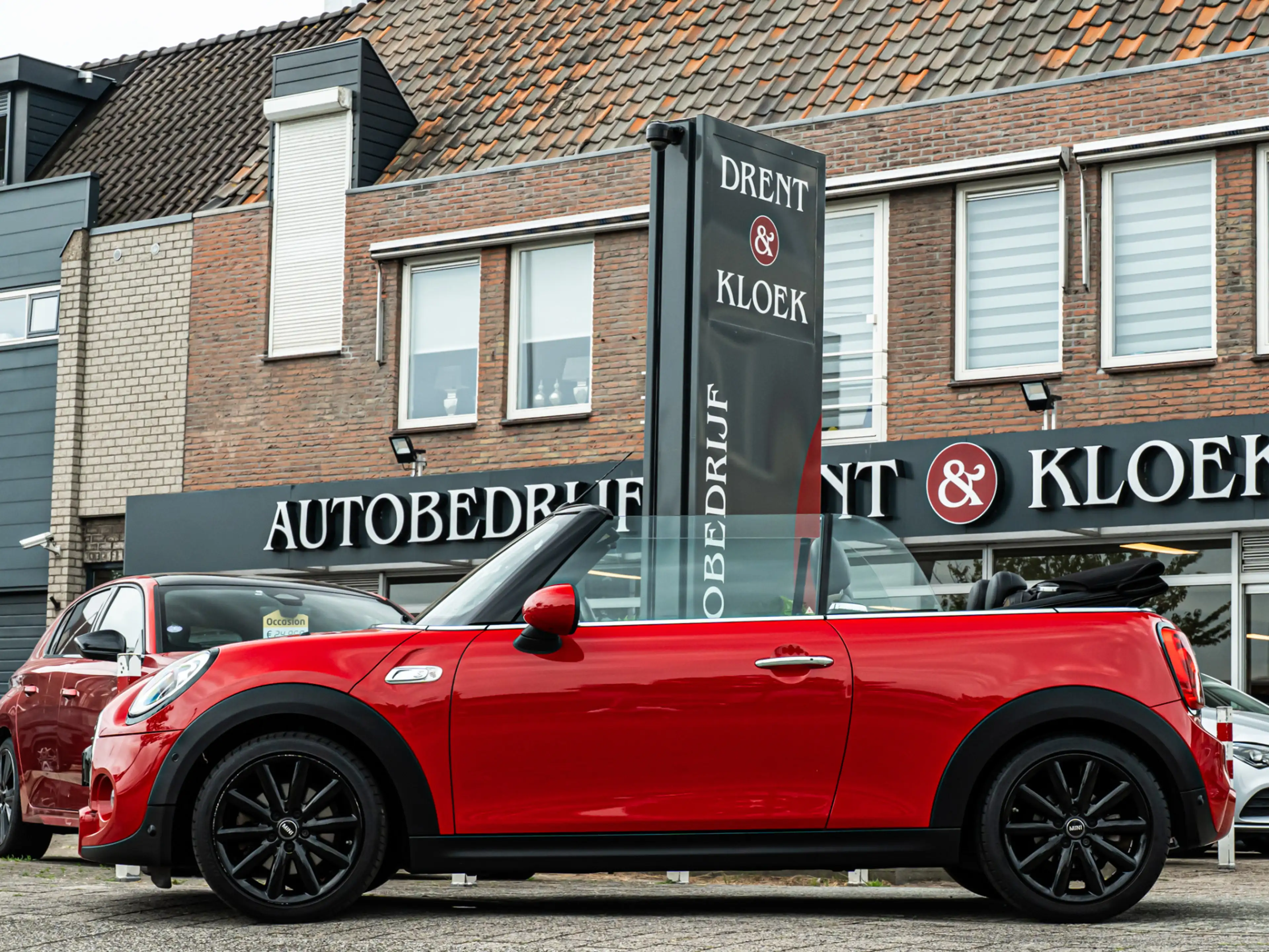 MINI Cooper S Cabrio 2.0 Chili Serious Business ORG NL HARMAN KARDON CA — photo 16