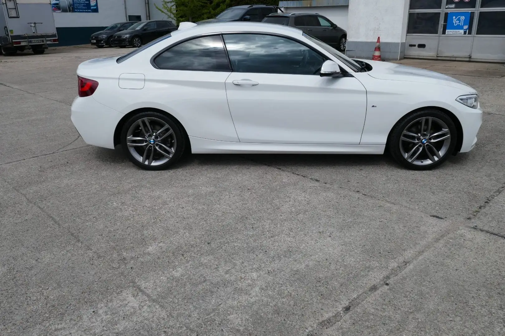 BMW 220 BMW 220i Coupe M-Sport/Bi-Xenon/Navi/SHZ/Schalte Blanc - 2