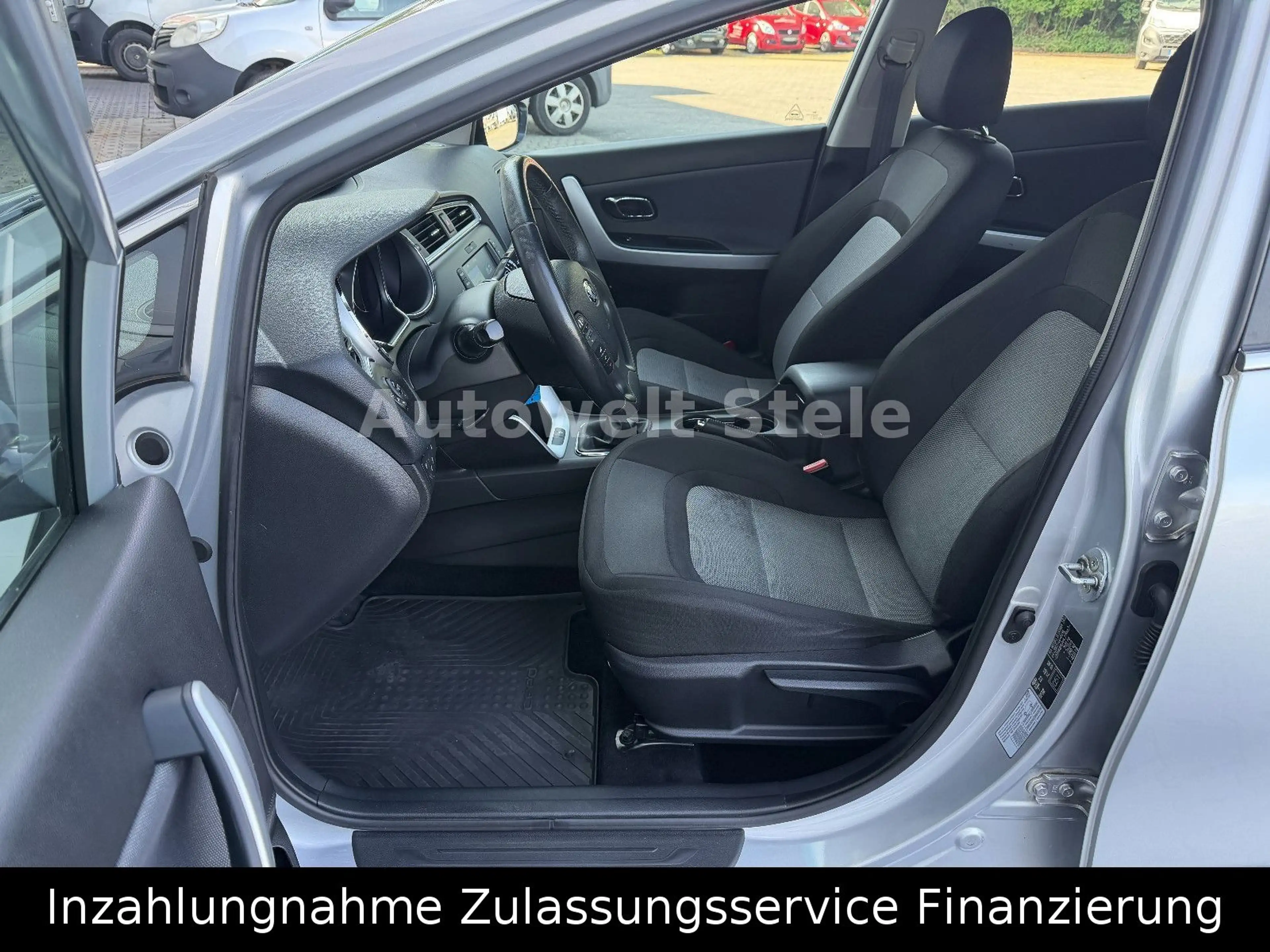 Kia Ceed SW / cee'd SW Navi SHZ PDC Kamera — photo 6